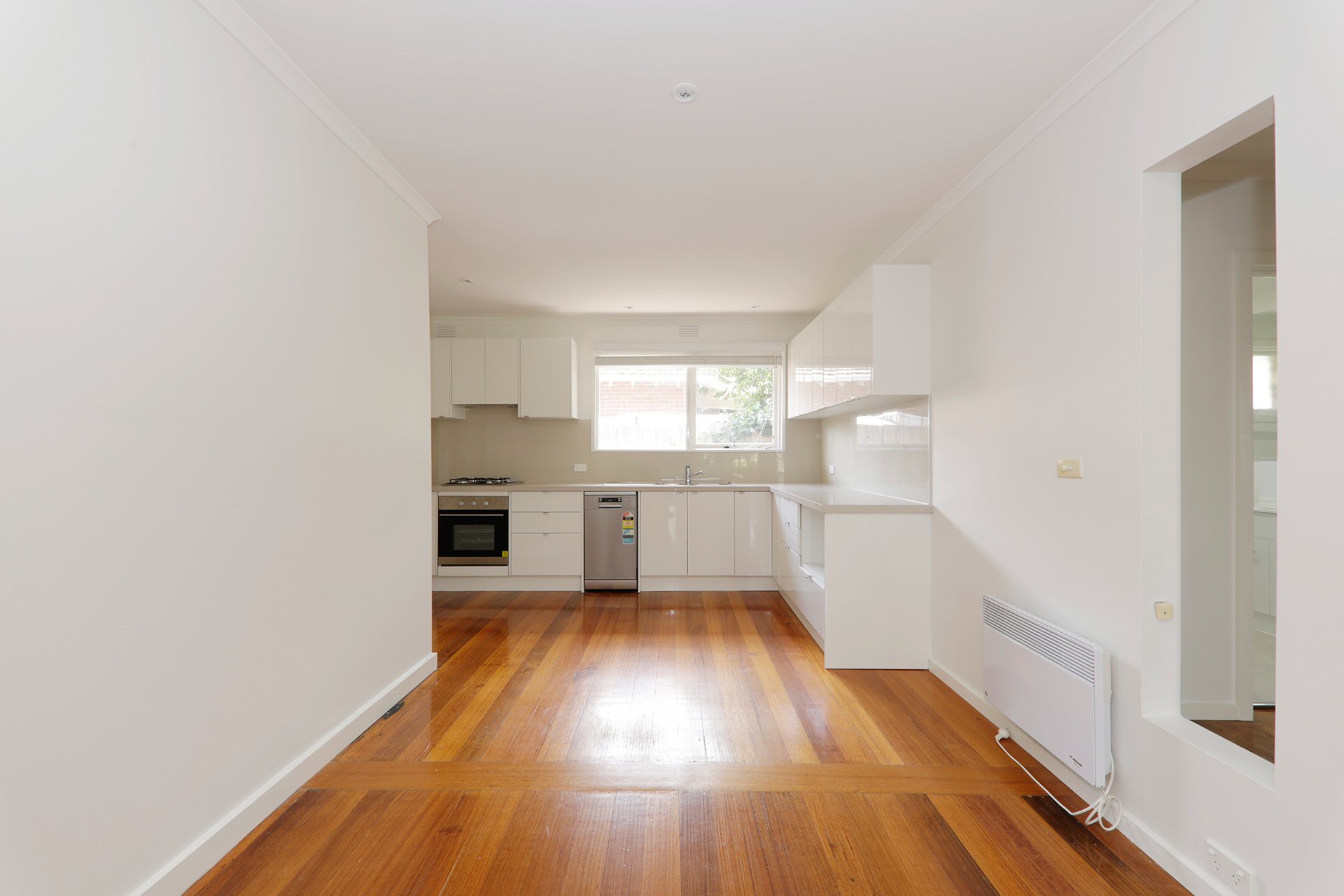 6/28 Main Street, Blackburn image 2