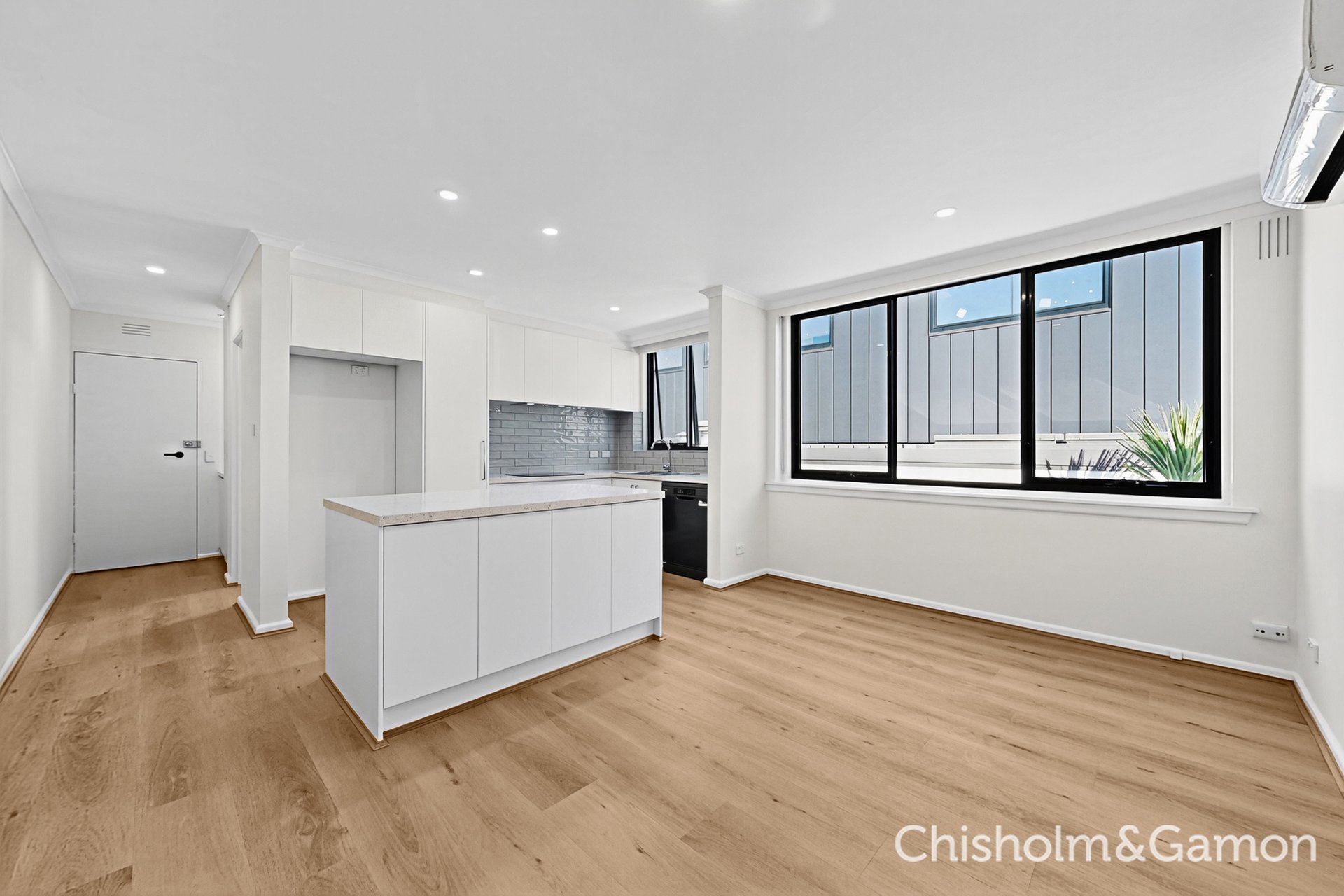 6/28 Pine Avenue, Elwood image 1