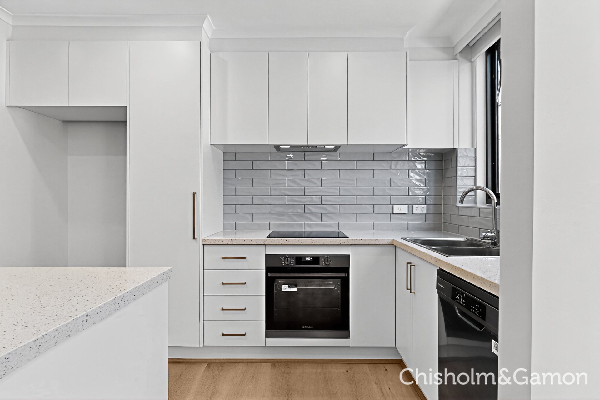 6/28 Pine Avenue, Elwood image 2