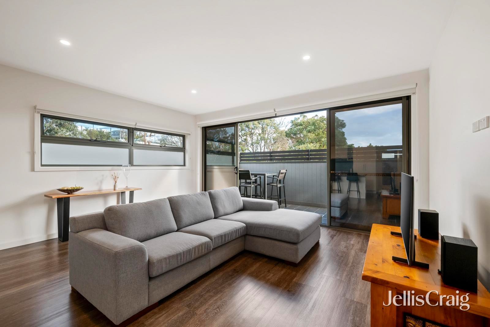6/28 Winyard Drive, Mooroolbark image 2