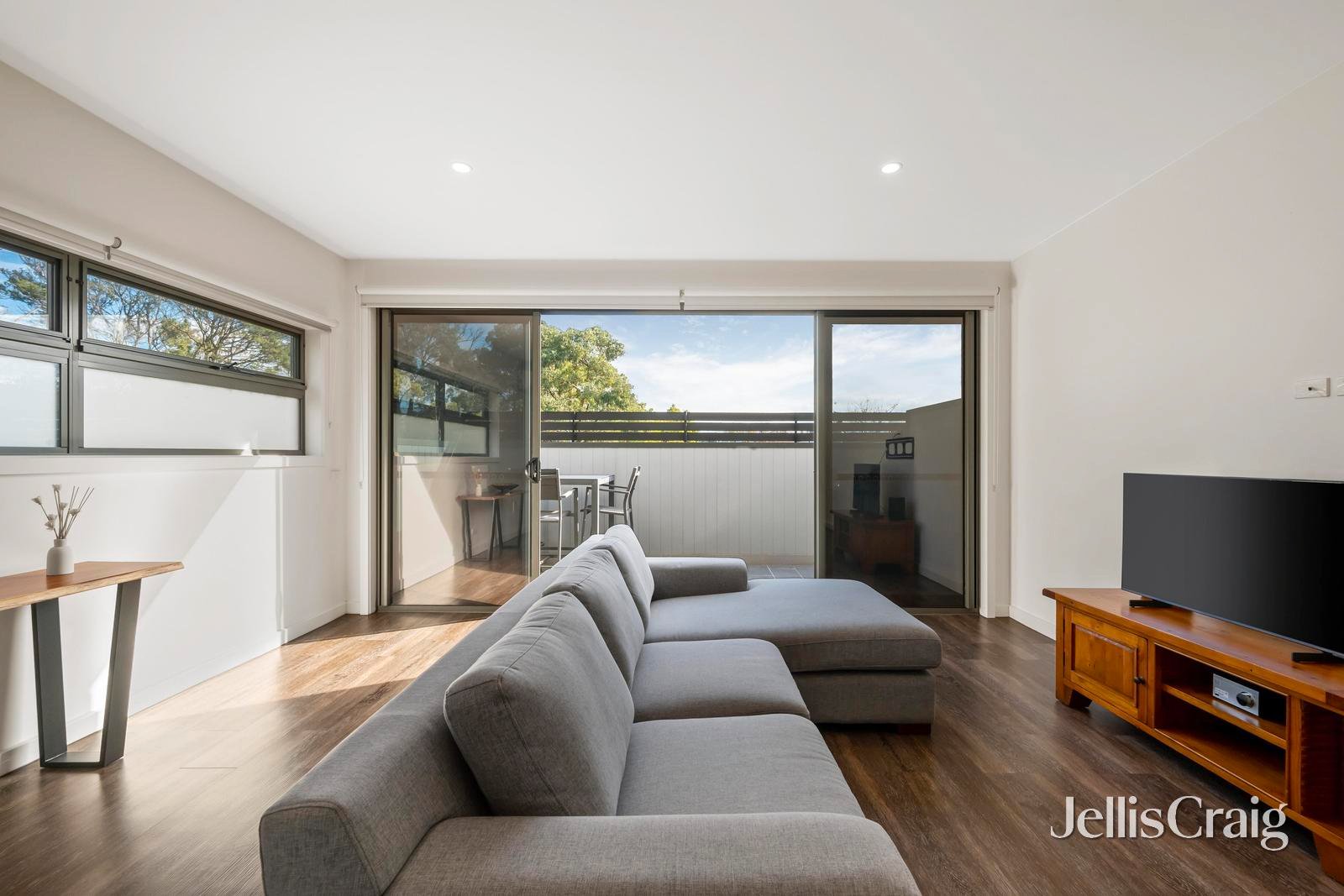 6/28 Winyard Drive, Mooroolbark image 3