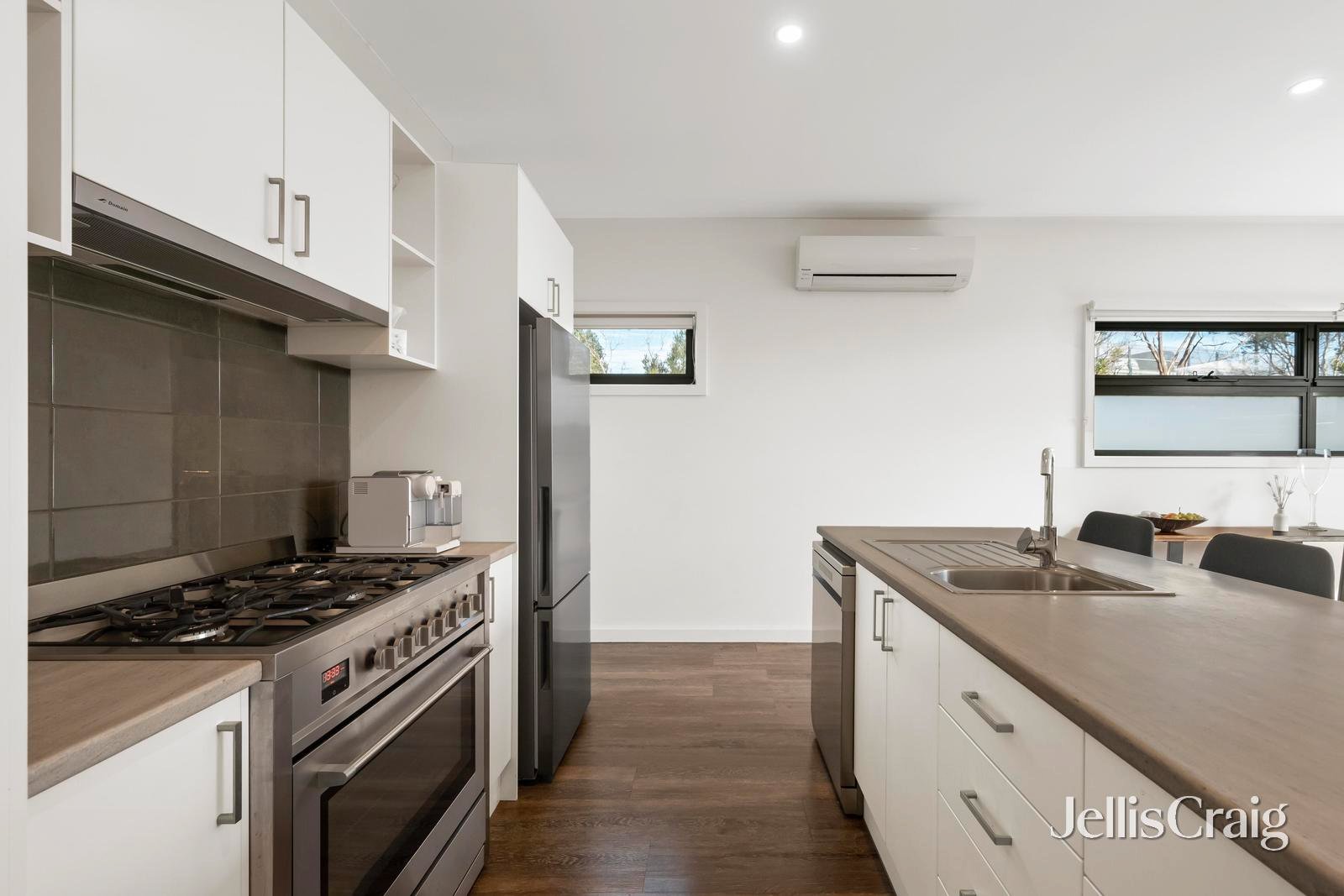 6/28 Winyard Drive, Mooroolbark image 5