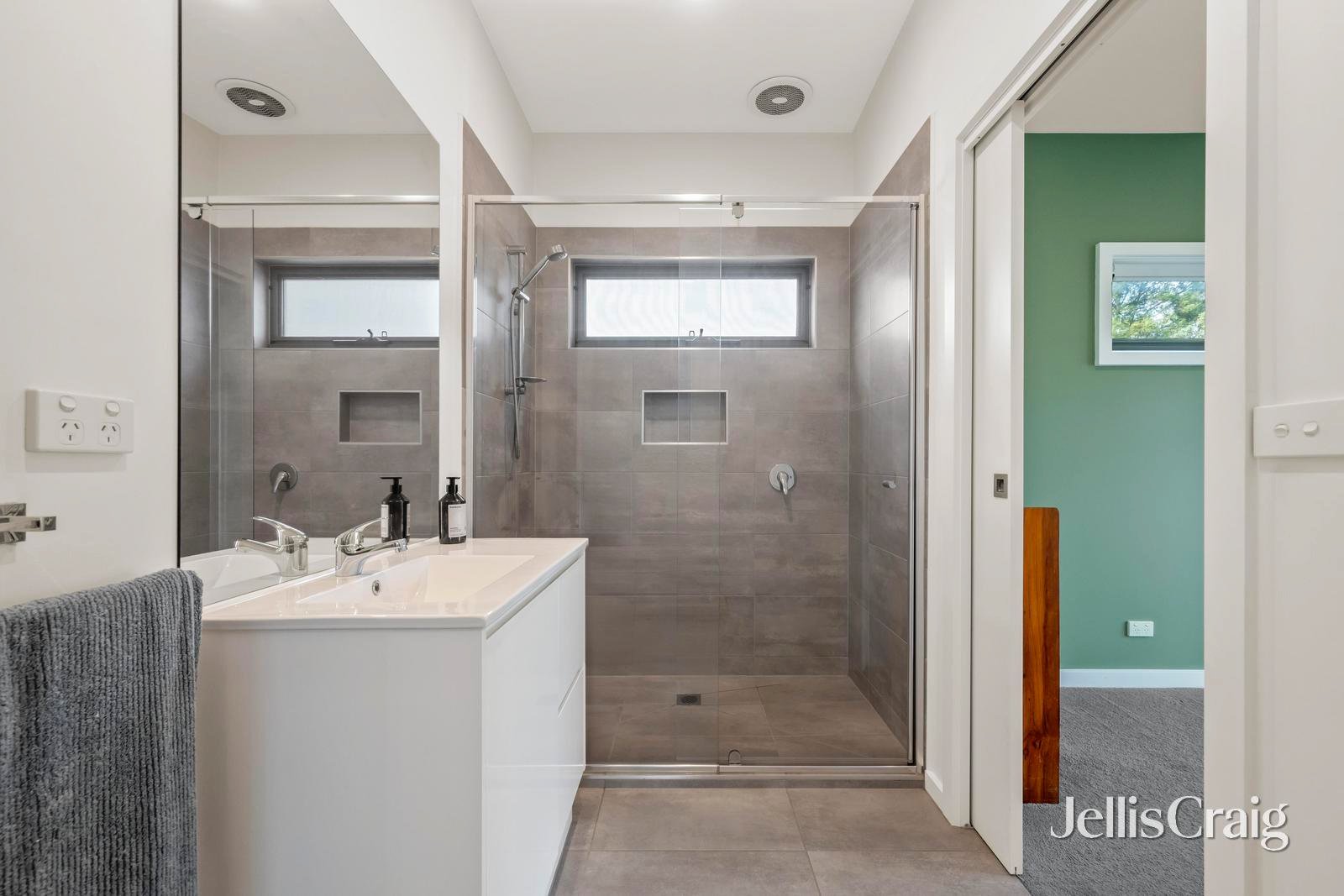 6/28 Winyard Drive, Mooroolbark image 7