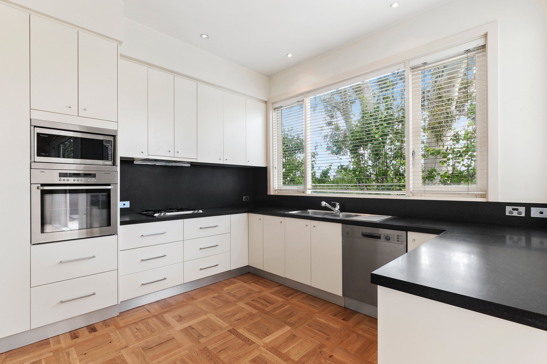 Property Gallery Thumbnail 3