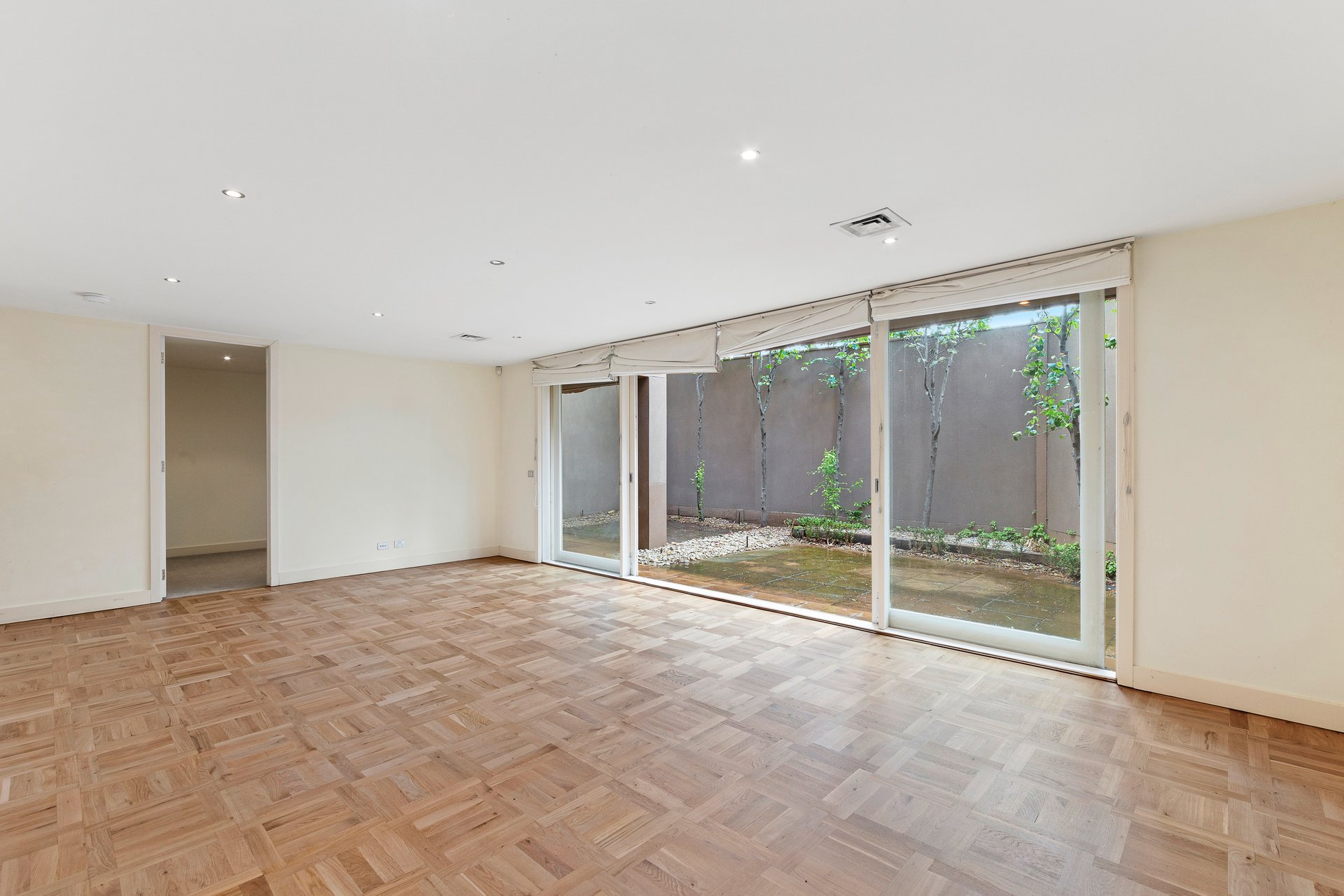 Property Gallery Thumbnail 8