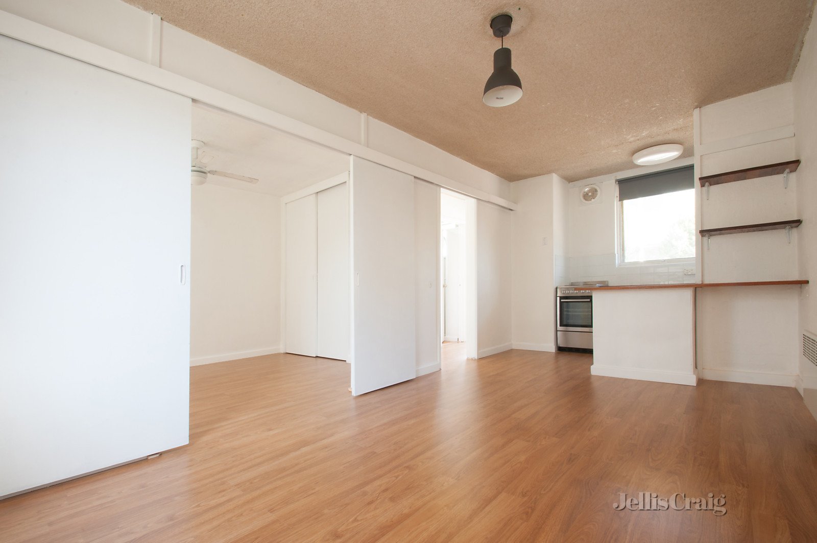 6/3 Allard Street, Brunswick West image 2