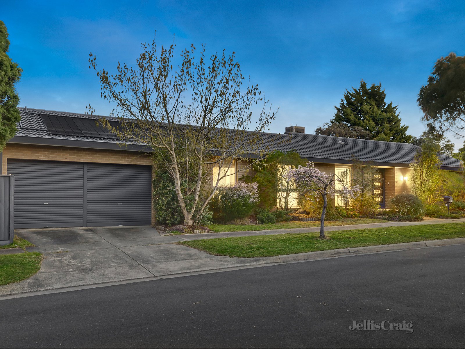 63 Atheldene Drive, Glen Waverley image 2