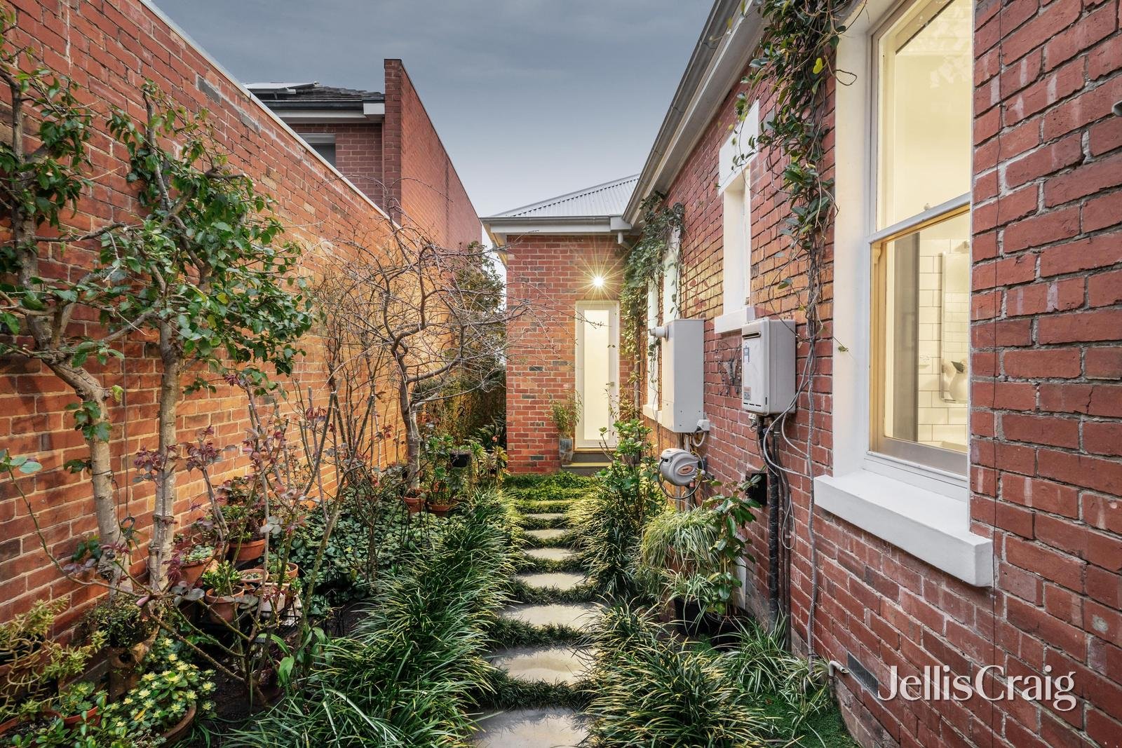 63 Barton Street, Surrey Hills image 10
