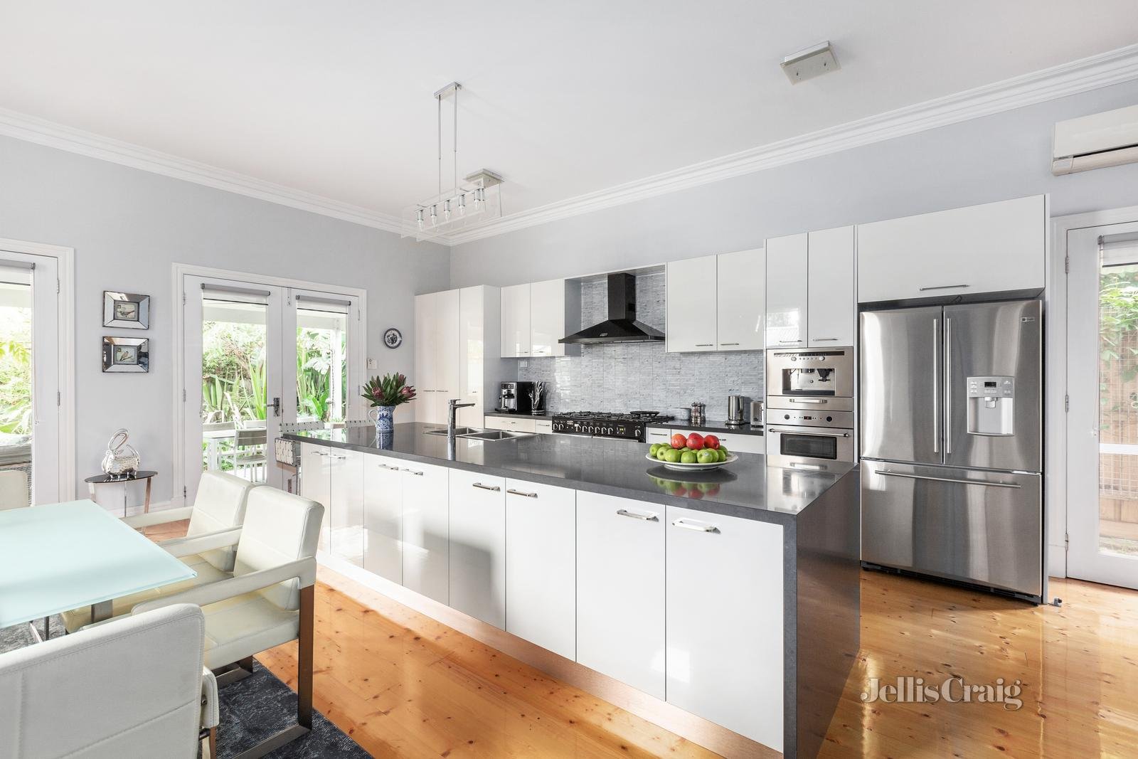 63 Barton Street, Surrey Hills image 4