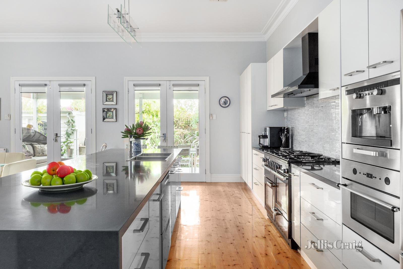 63 Barton Street, Surrey Hills image 5