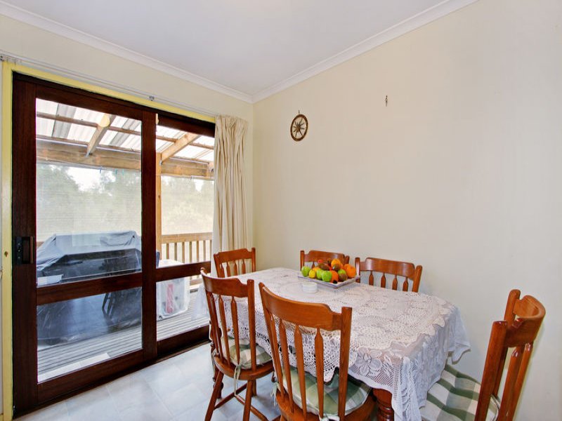 63 Esther Crescent, Mooroolbark image 6