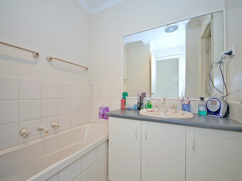 63 Greenwood Drive, Carrum Downs image 5