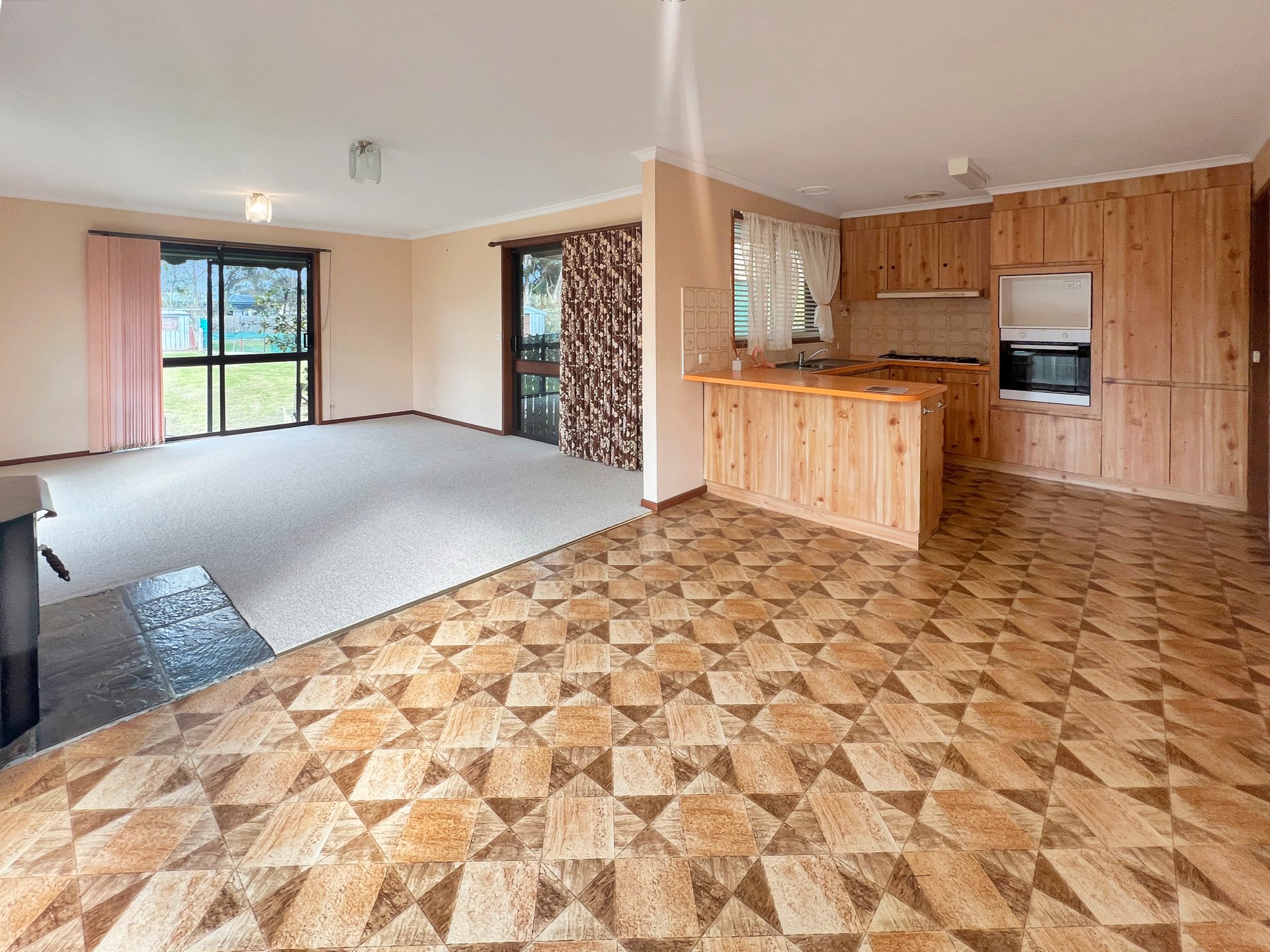 63 Helms Street, Newcomb image 3