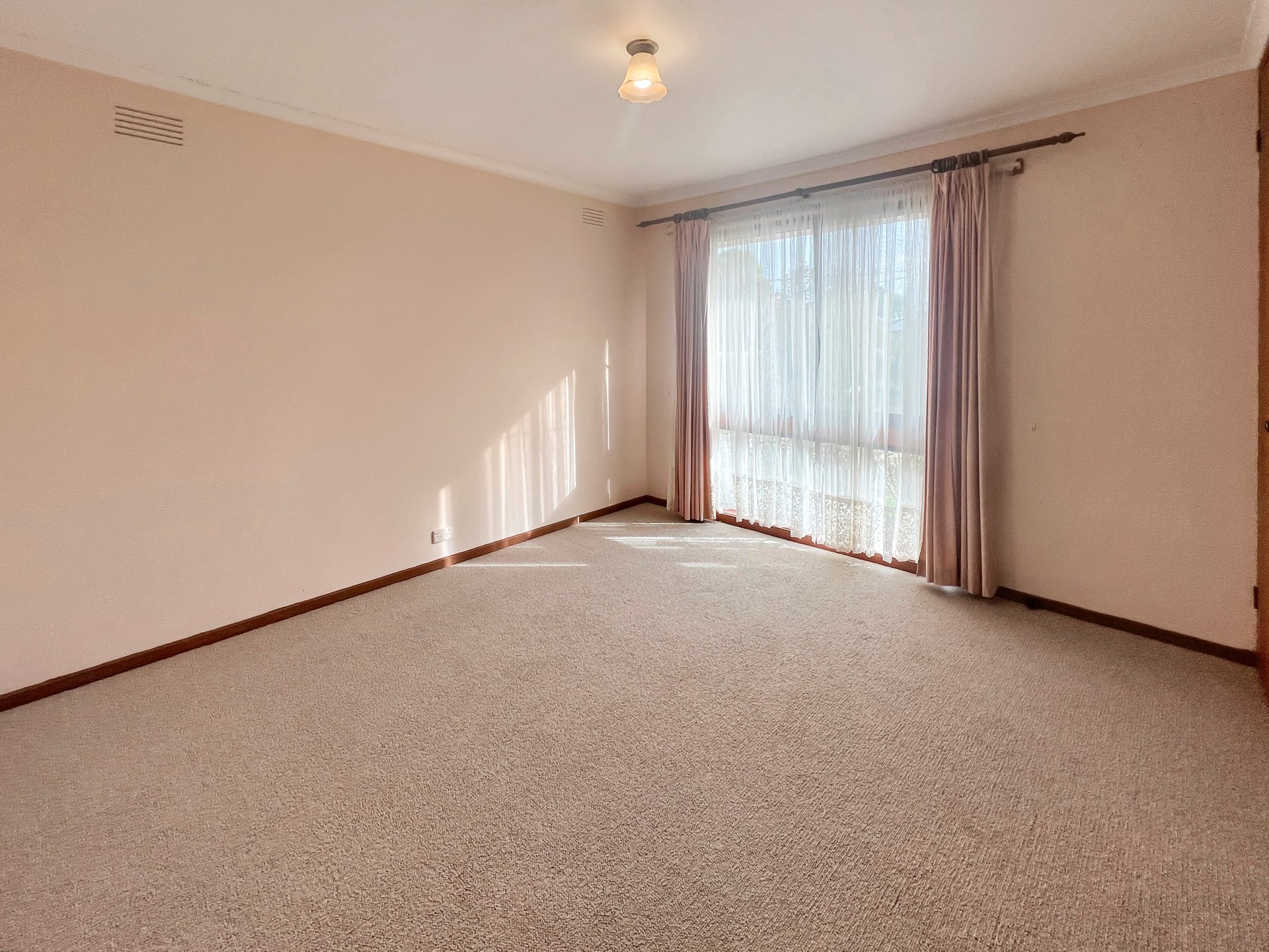 63 Helms Street, Newcomb image 5