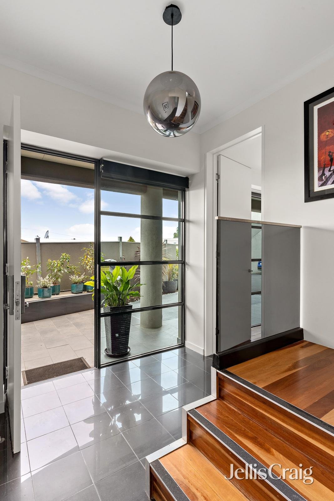 6/3 Hillside Crescent, Maribyrnong image 2