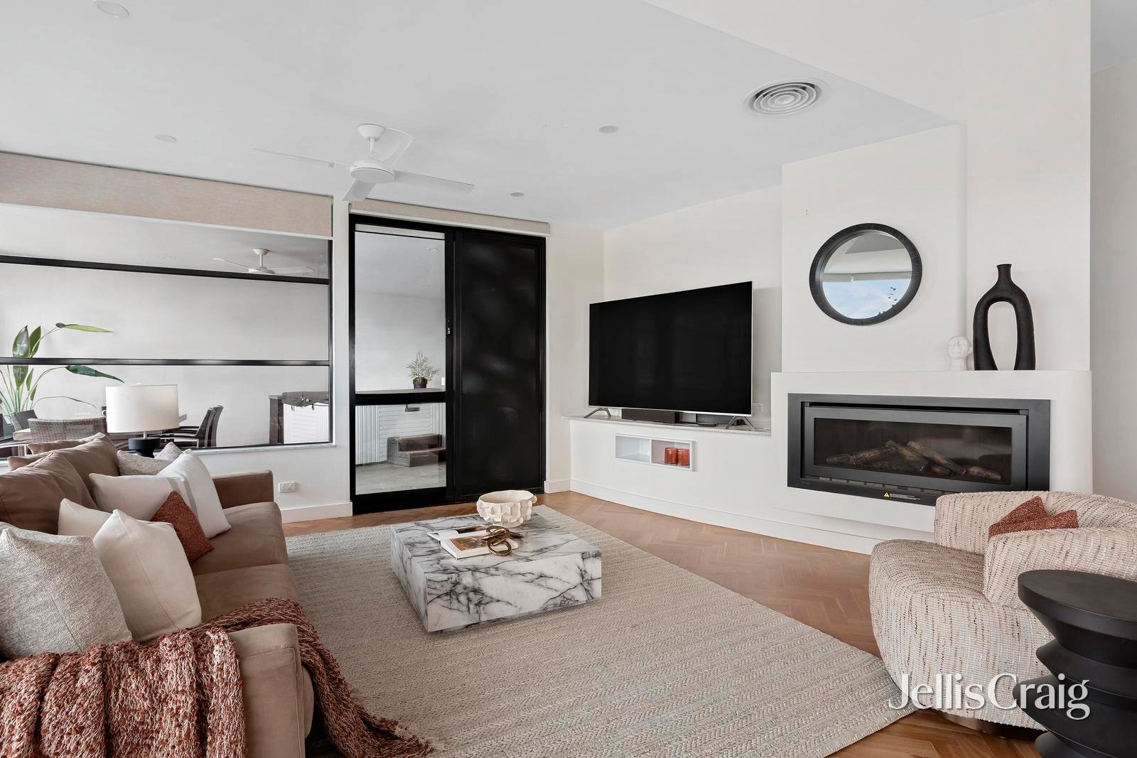 6/3 Hillside Crescent, Maribyrnong image 5