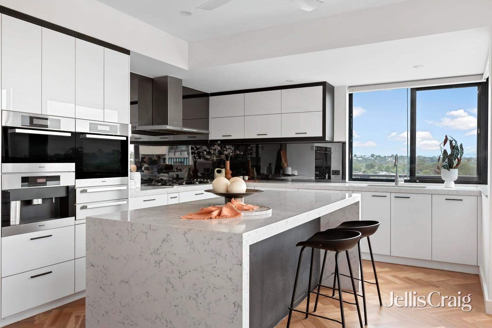 6/3 Hillside Crescent, Maribyrnong image 9