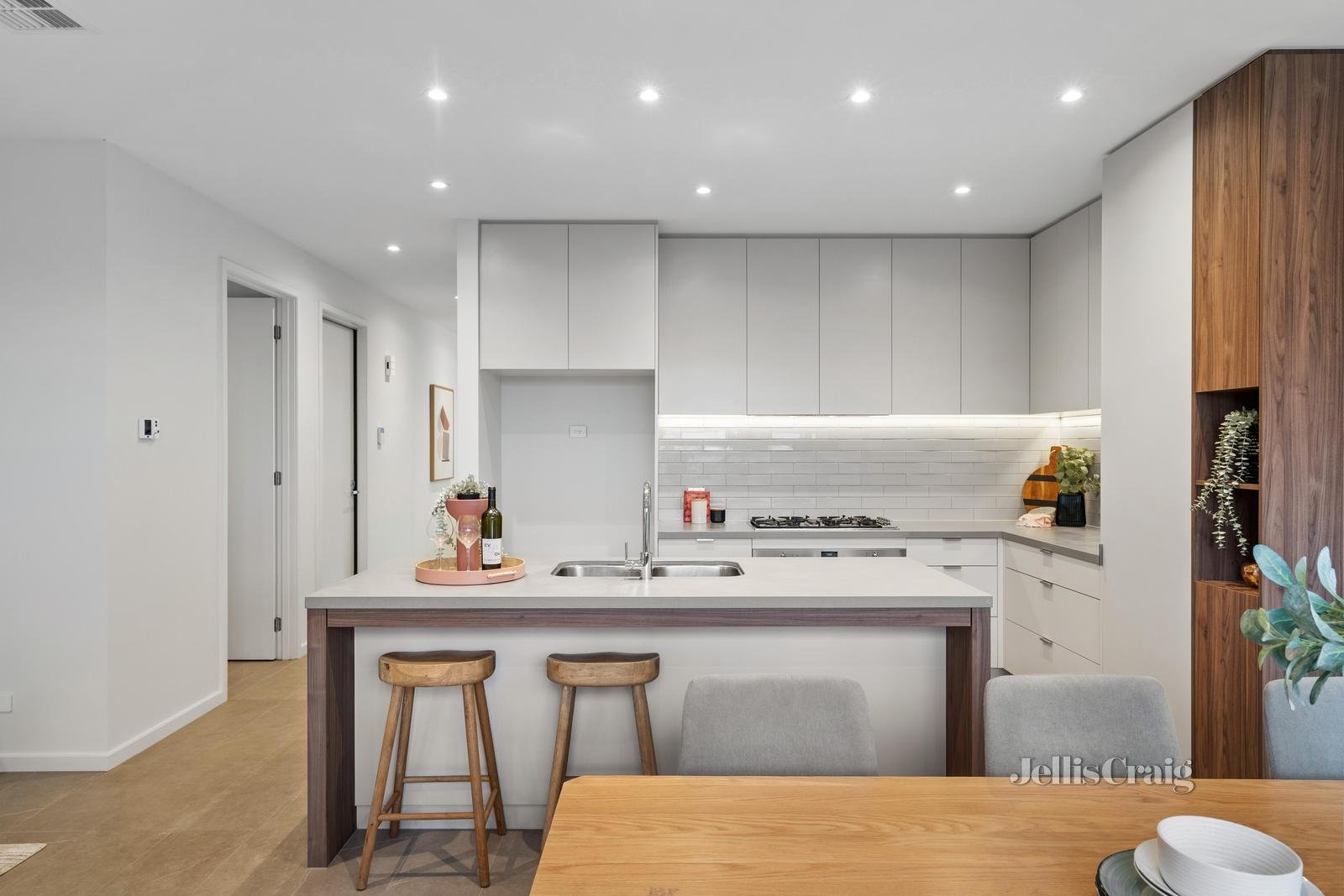 63 Lords Avenue, Mulgrave image 3