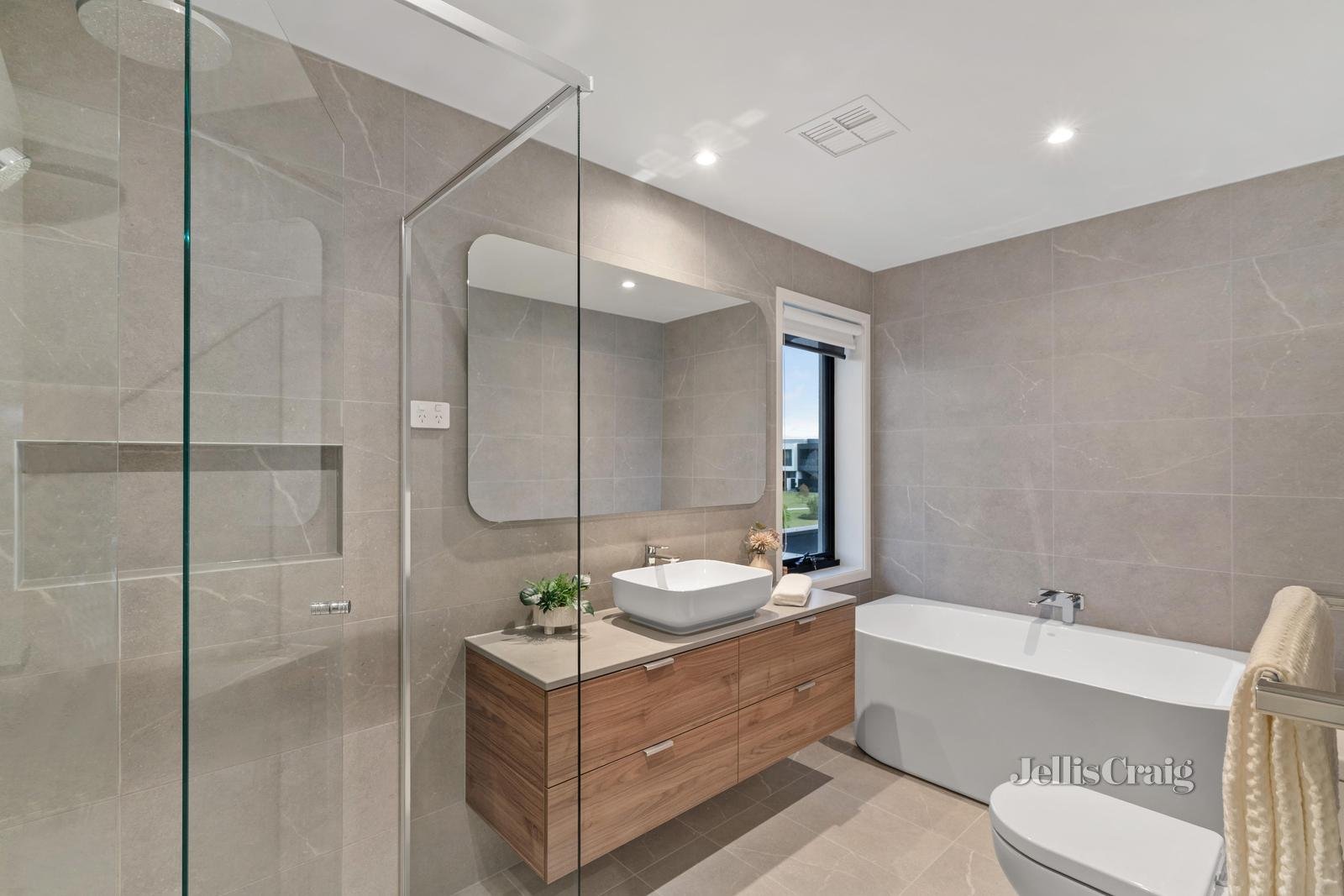 63 Lords Avenue, Mulgrave image 9