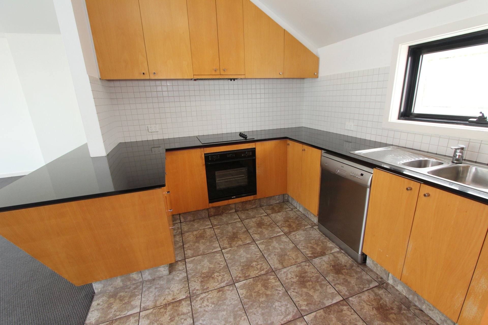 Property Gallery Thumbnail 3