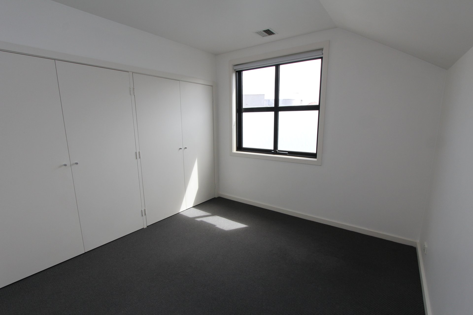 Property Gallery Thumbnail 9