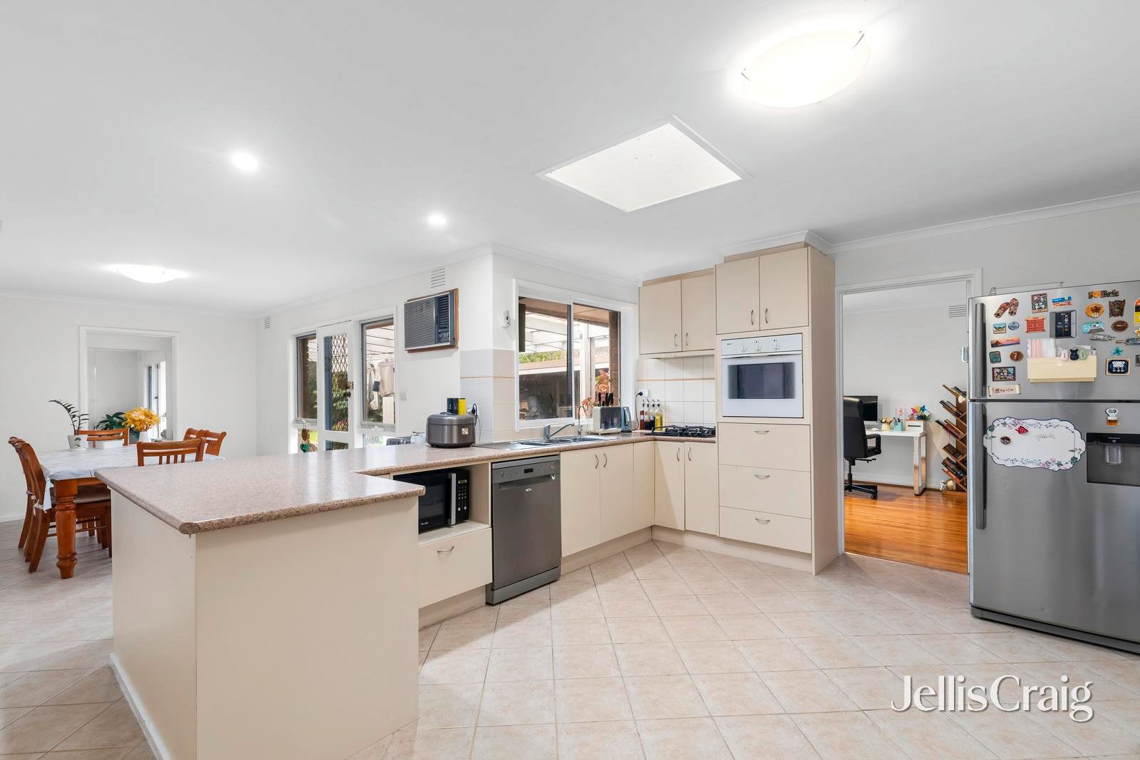 63 Phoenix Drive, Wheelers&nbsp;Hill image 3