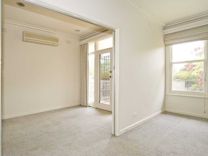 63 Shackleton Street, Belmont image 4