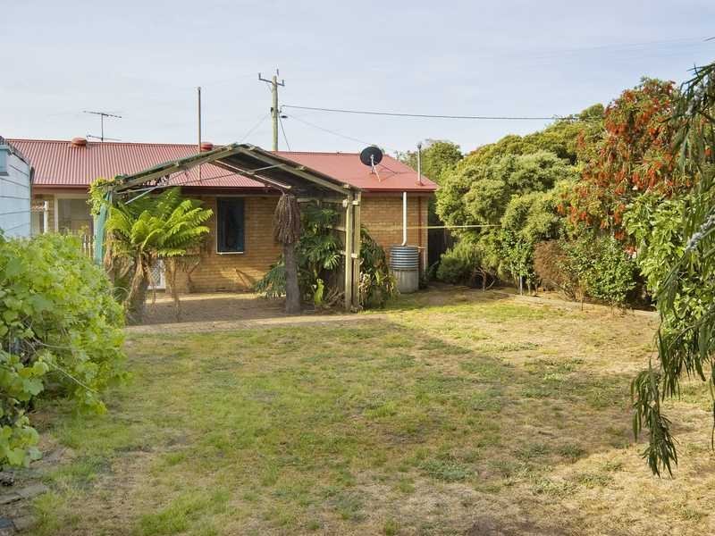 63 Shackleton Street, Belmont image 7