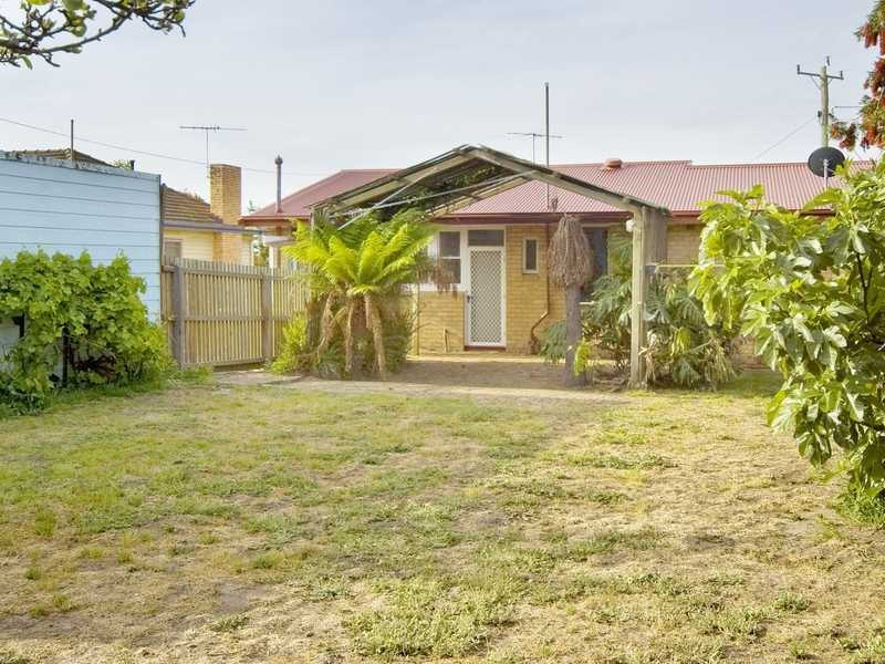 63 Shackleton Street, Belmont image 8