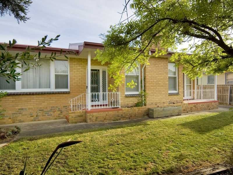 63 Shackleton Street, Belmont image 9