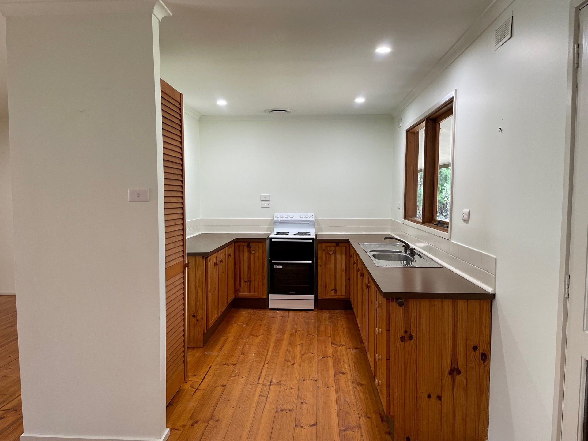 63 Strathclyde Crescent, Woodend image 4