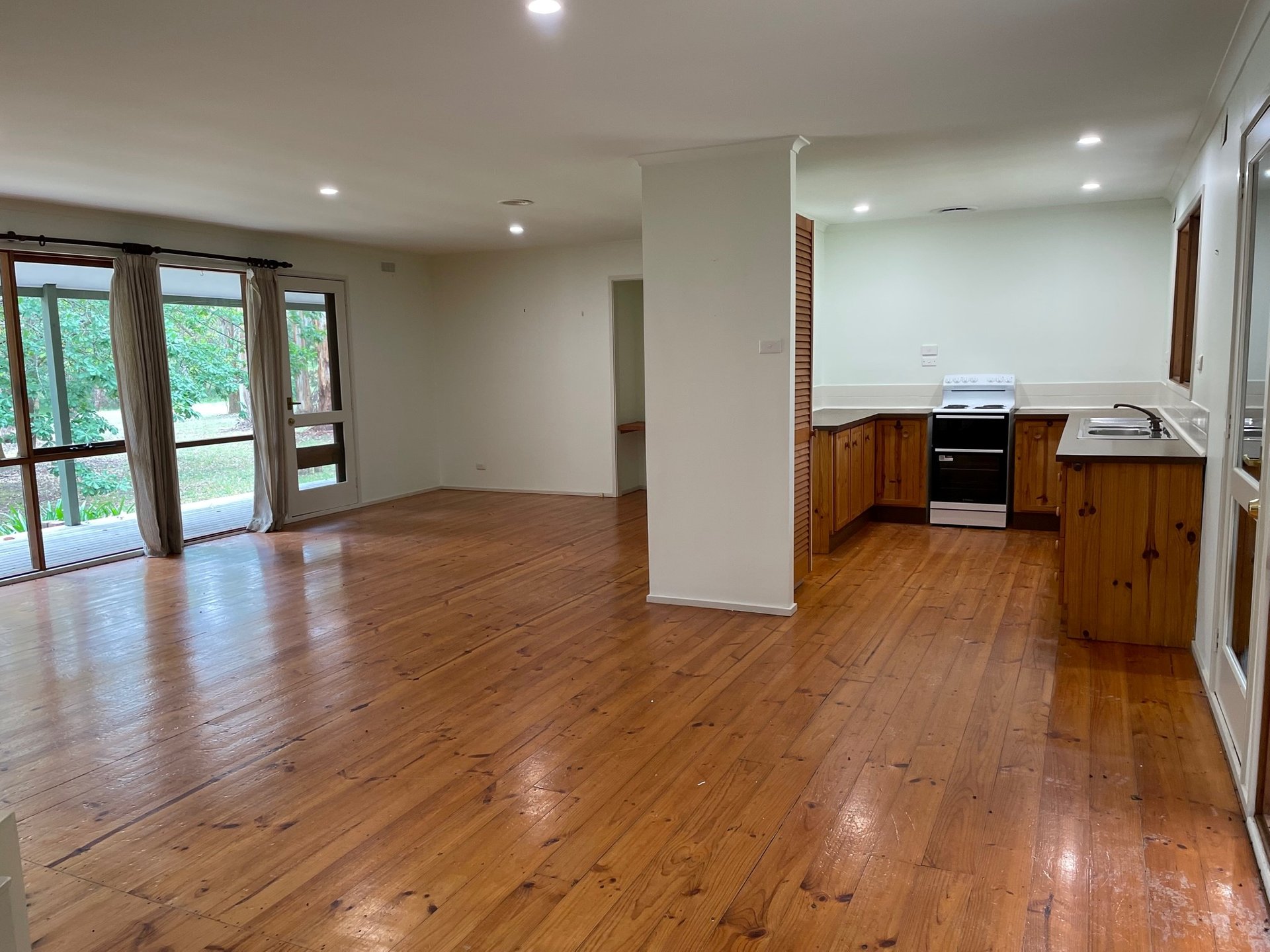 63 Strathclyde Crescent, Woodend image 8