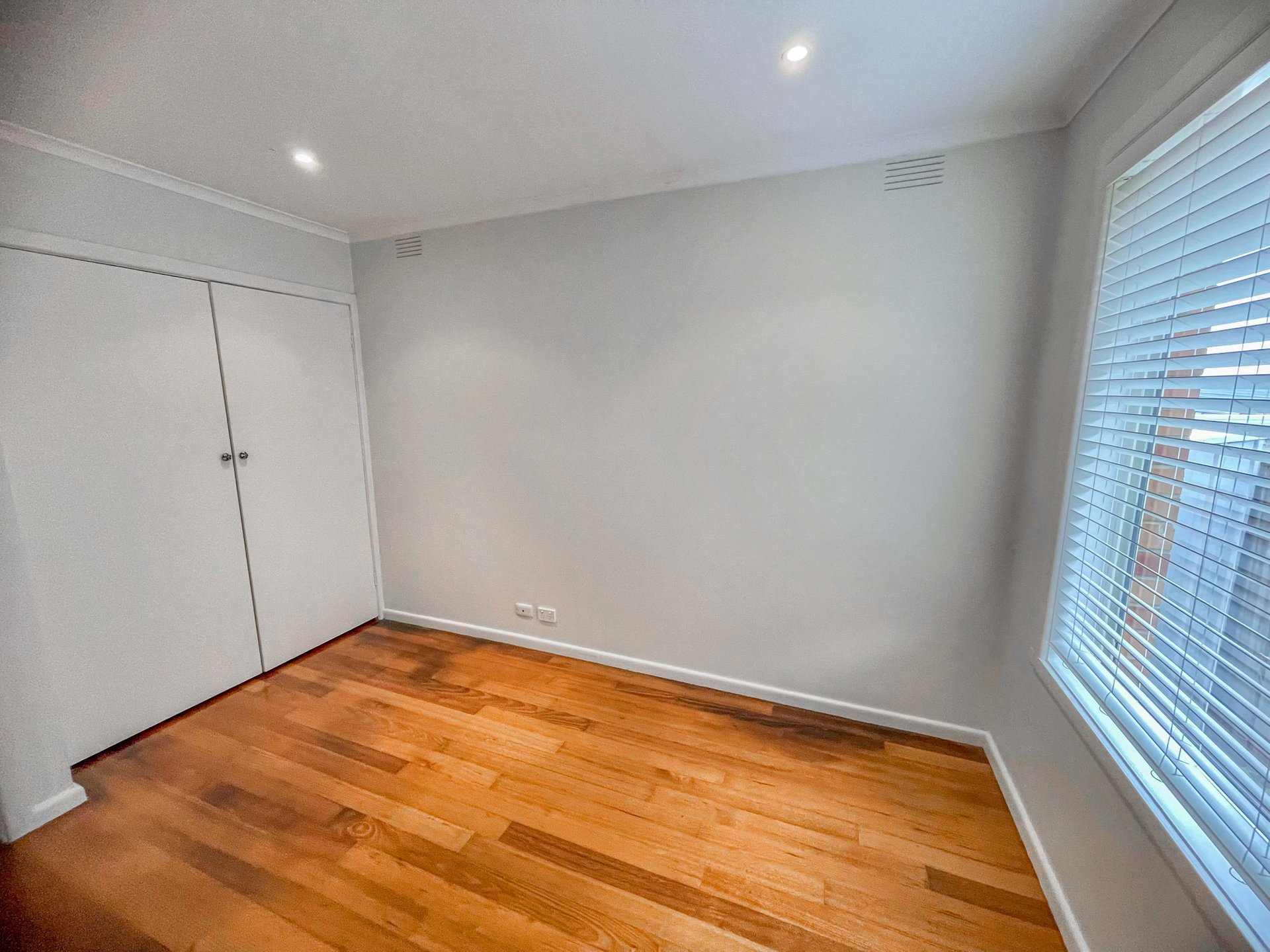 6/30 Collins Street, Mentone image 5