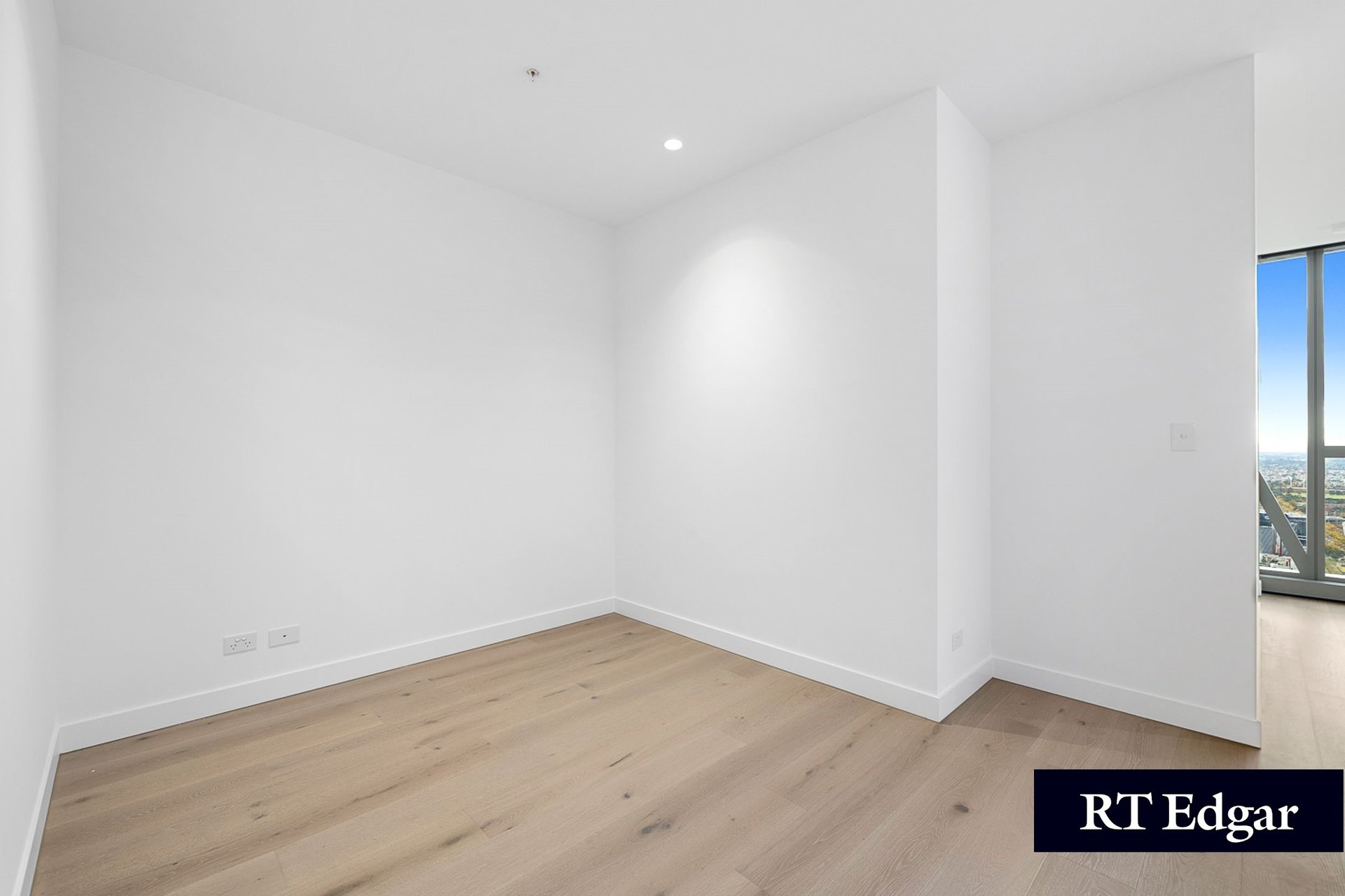 Property Gallery Thumbnail 4