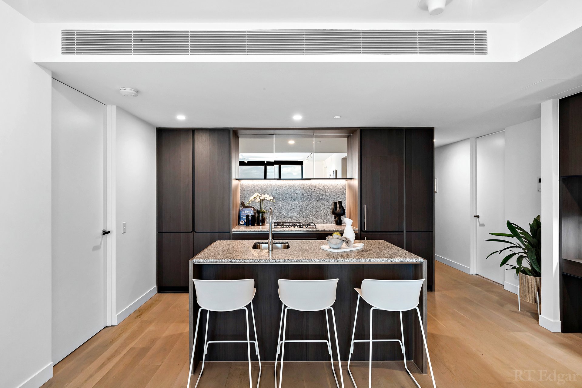 Property Gallery Thumbnail 3