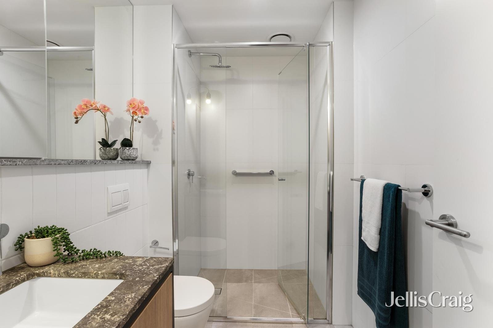 6/31 Prince Edward Avenue, Mckinnon image 8