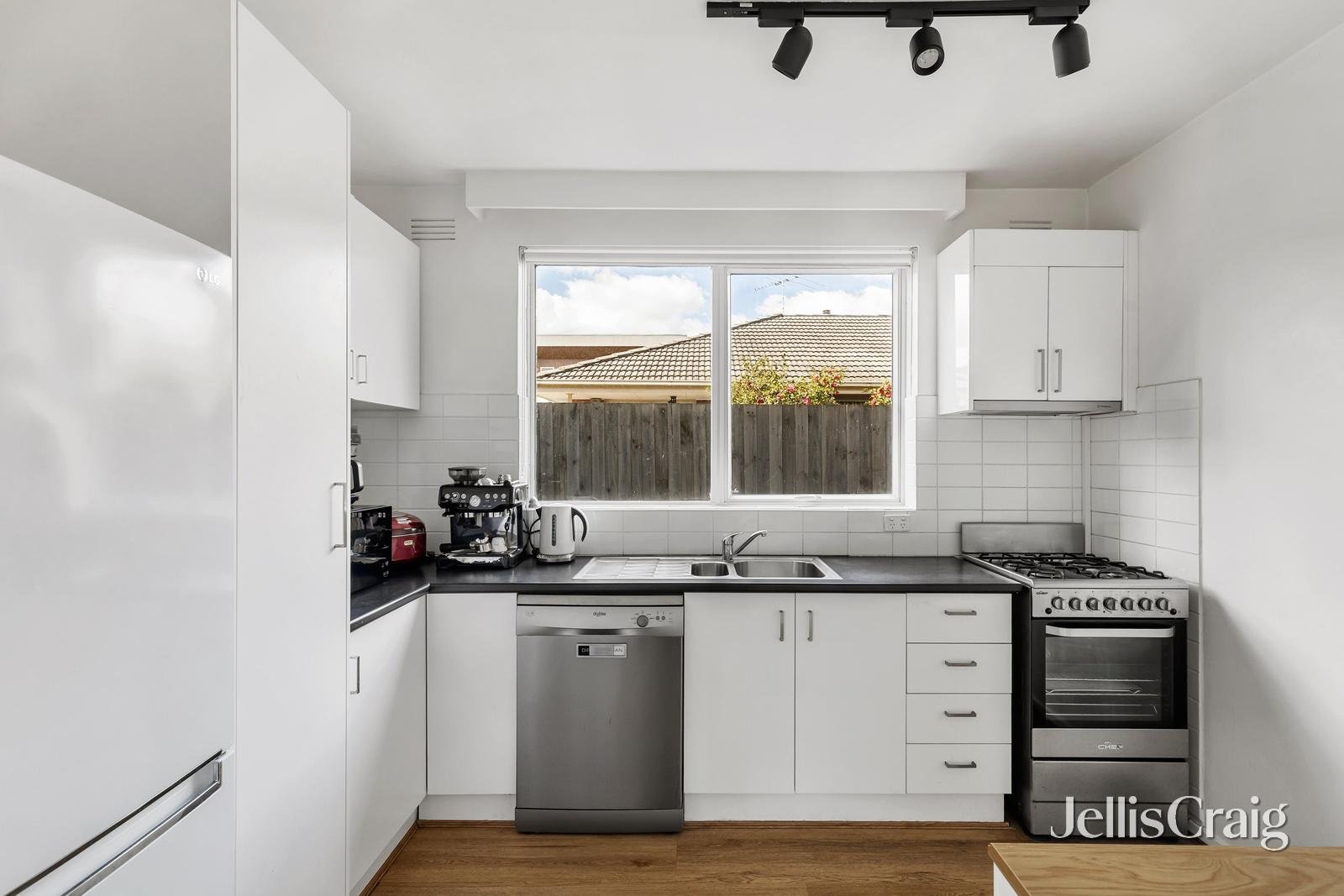 6/33 Coorigil Road, Carnegie image 3