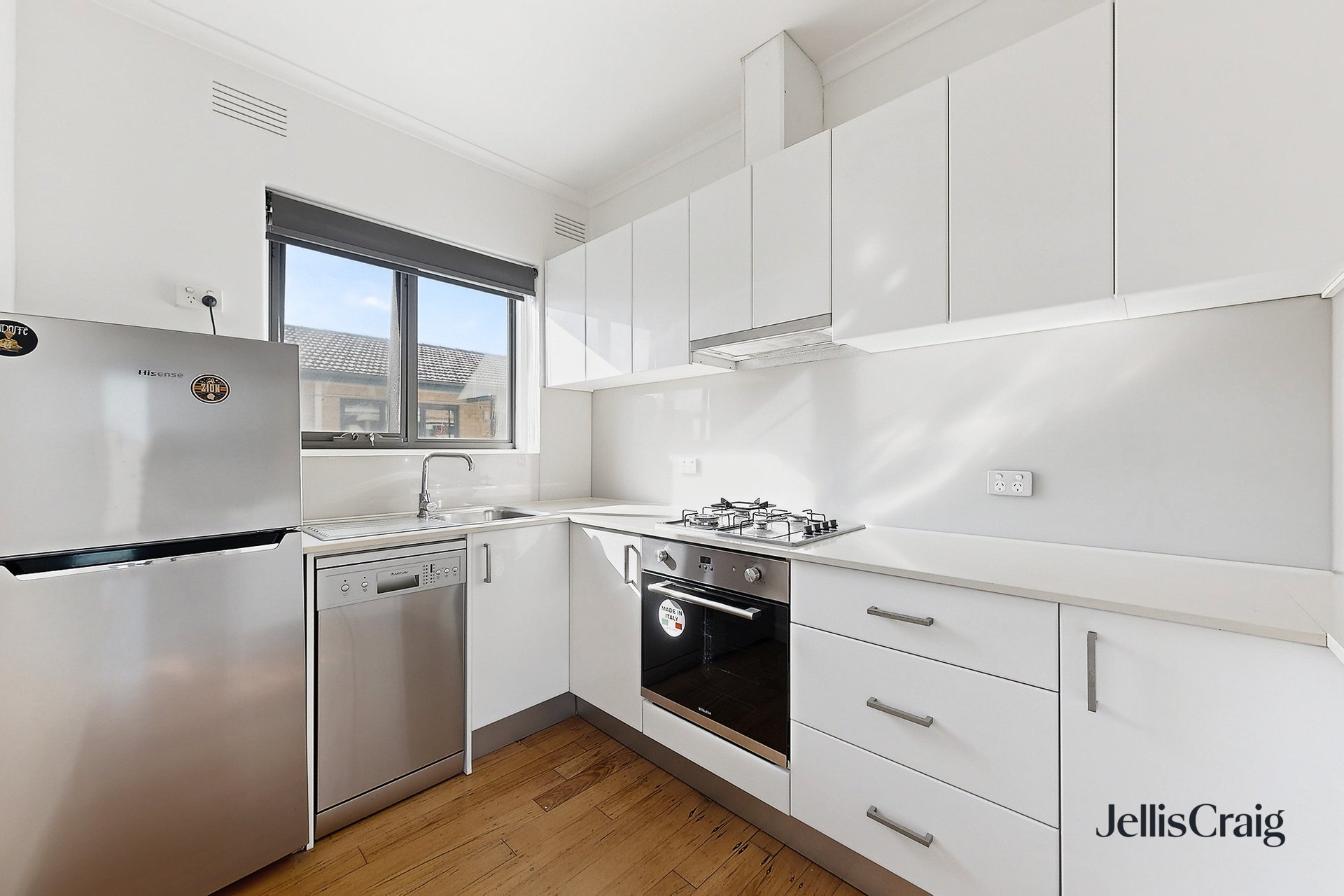 6/35 Pine Avenue, Elwood image 4