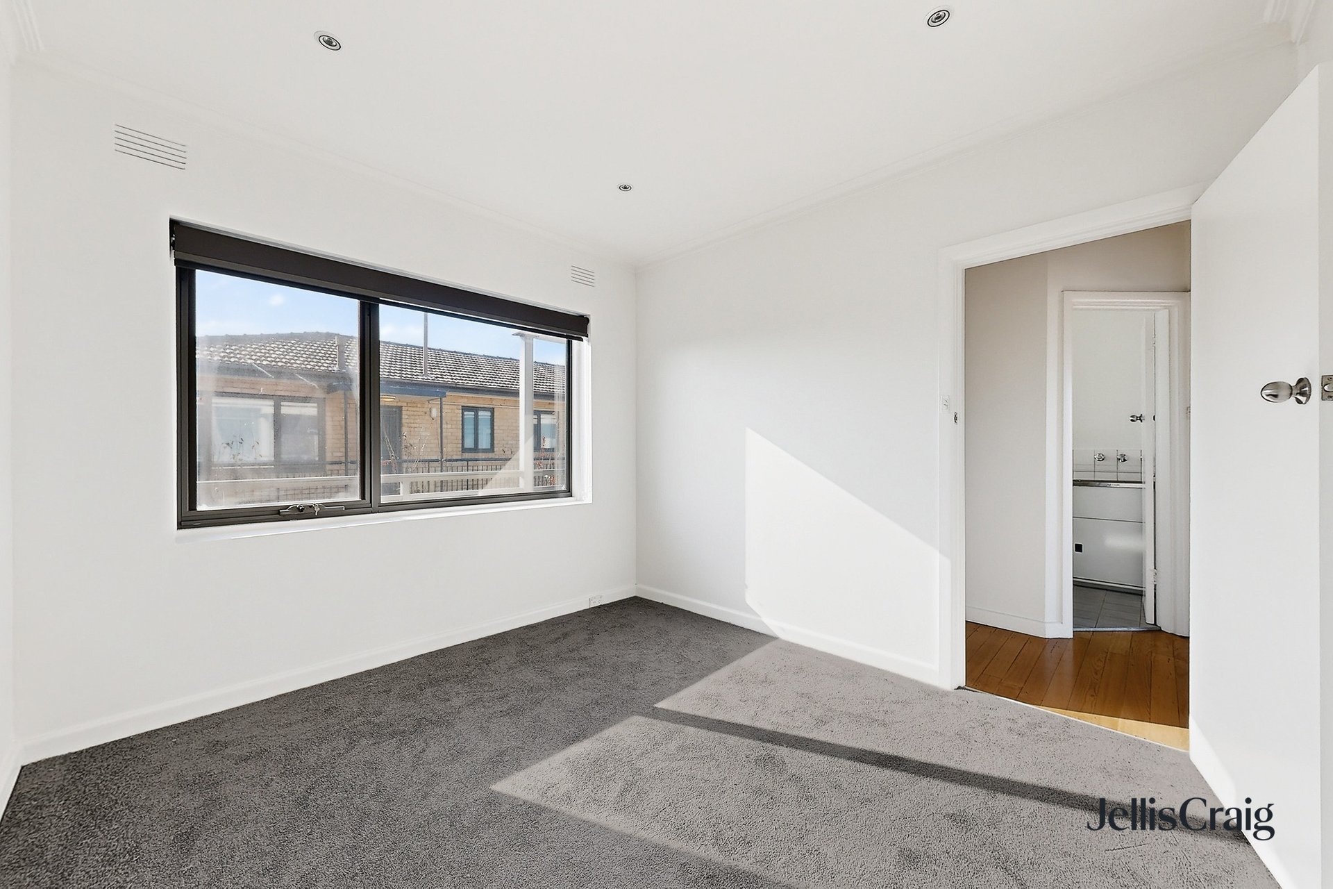 6/35 Pine Avenue, Elwood image 6