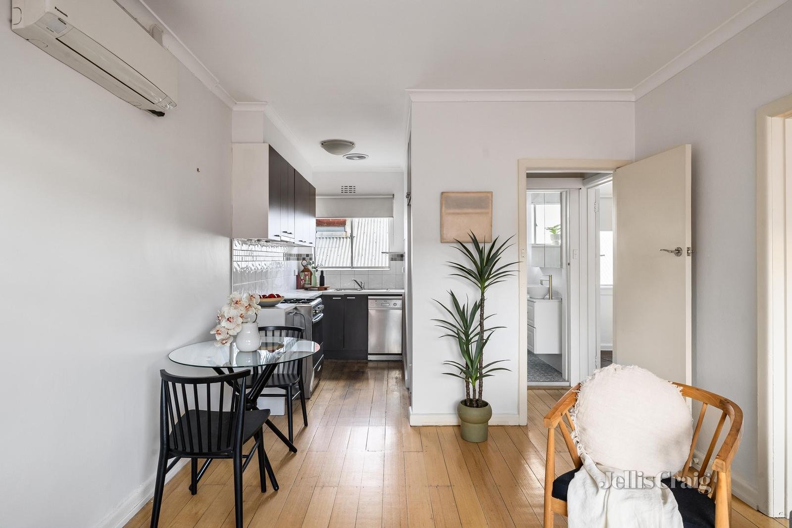6/37 Ruskin Street, Elwood image 2