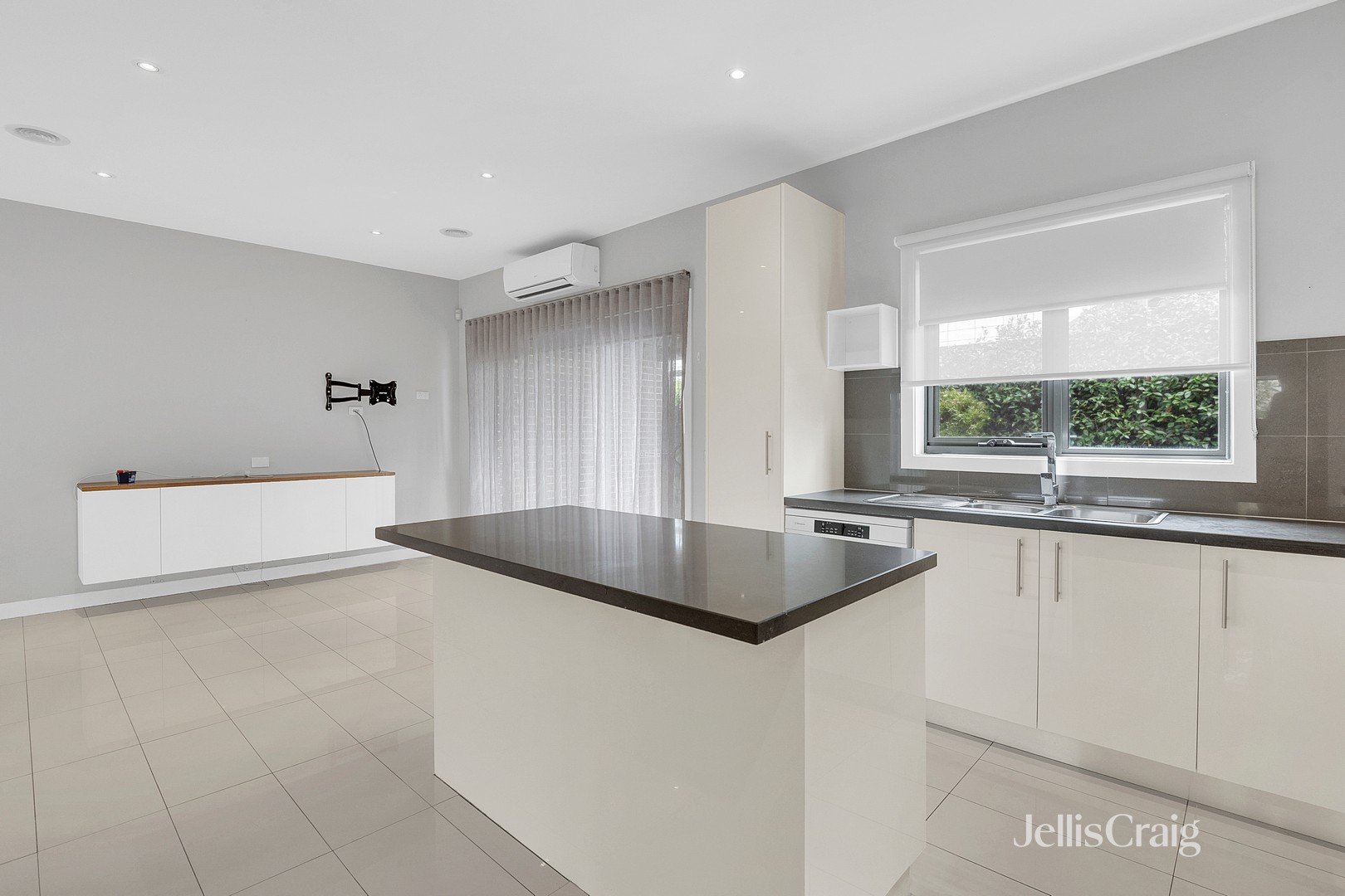 6/37 Wren Street, Altona image 4