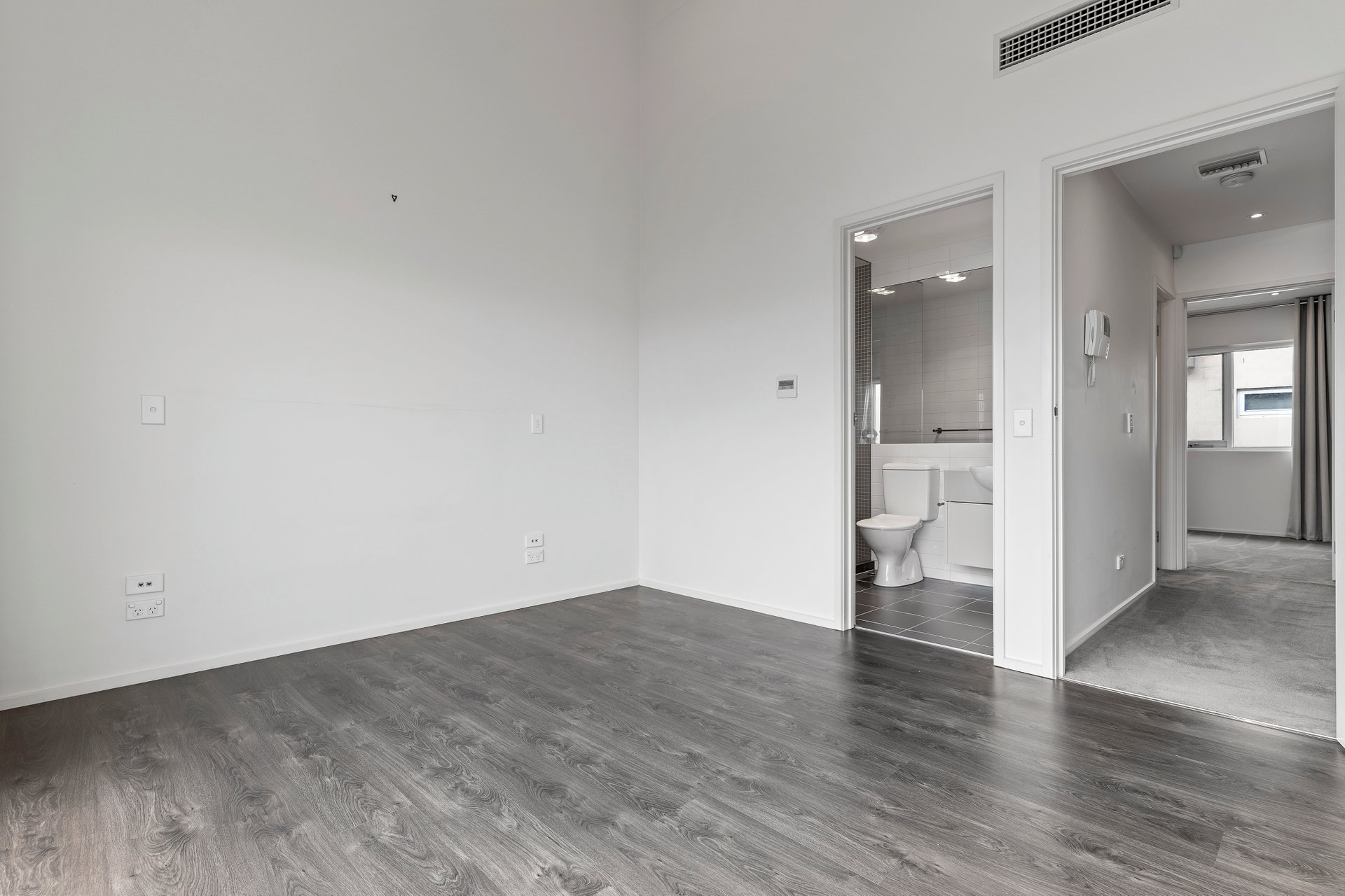Property Gallery Thumbnail 9