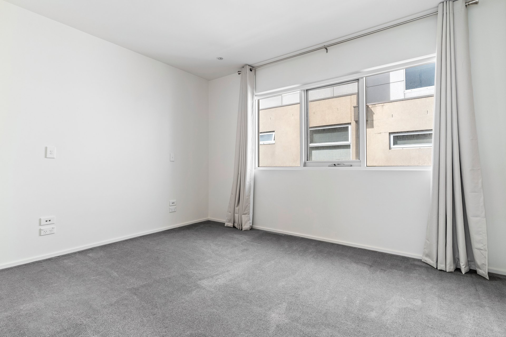 Property Gallery Thumbnail 11