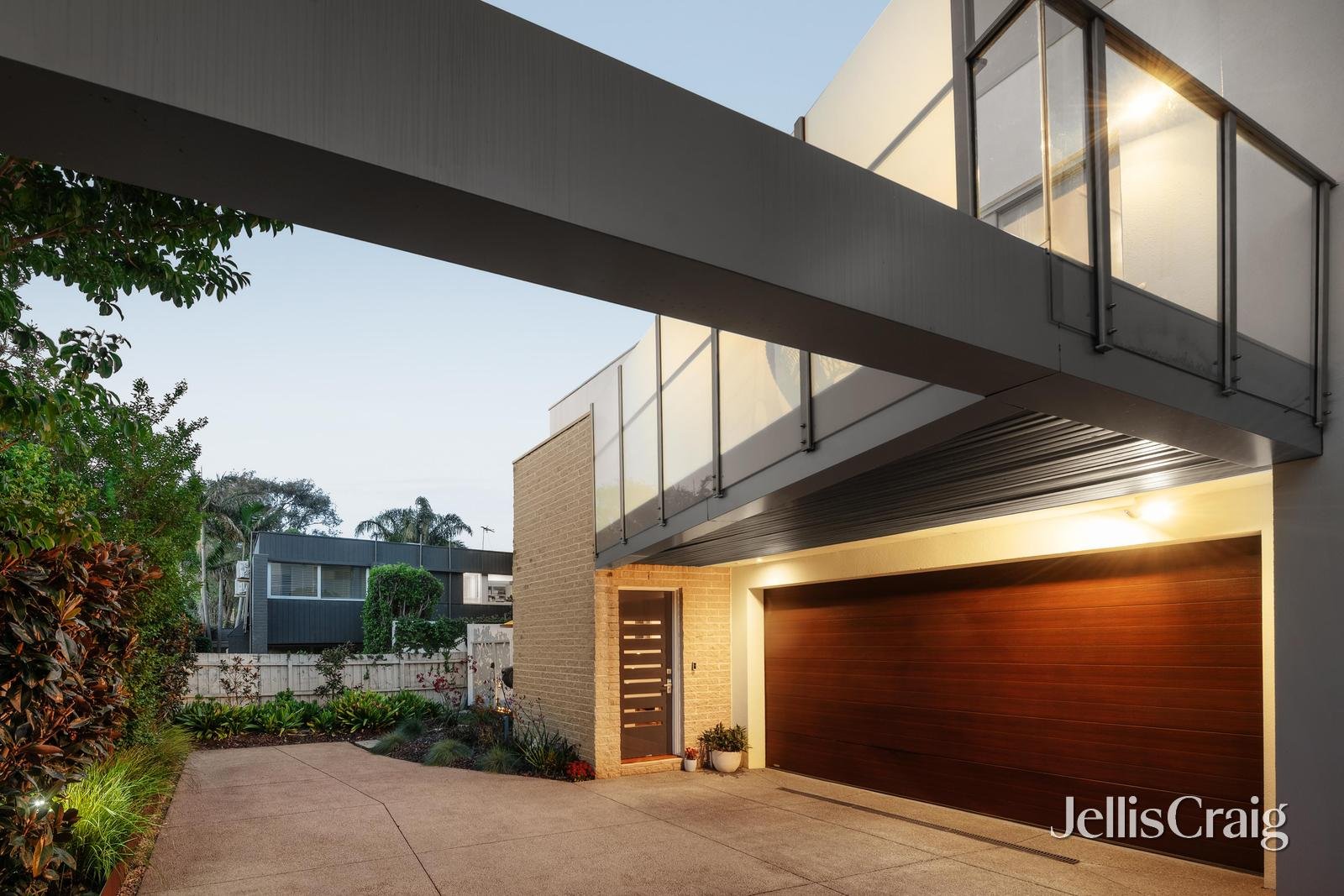6/4 Beach Road, Beaumaris image 1