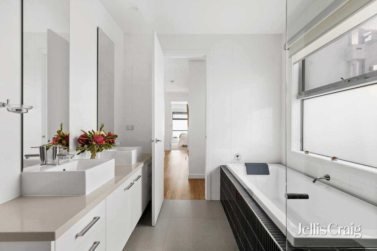 6/4 Beach Road, Beaumaris image 10