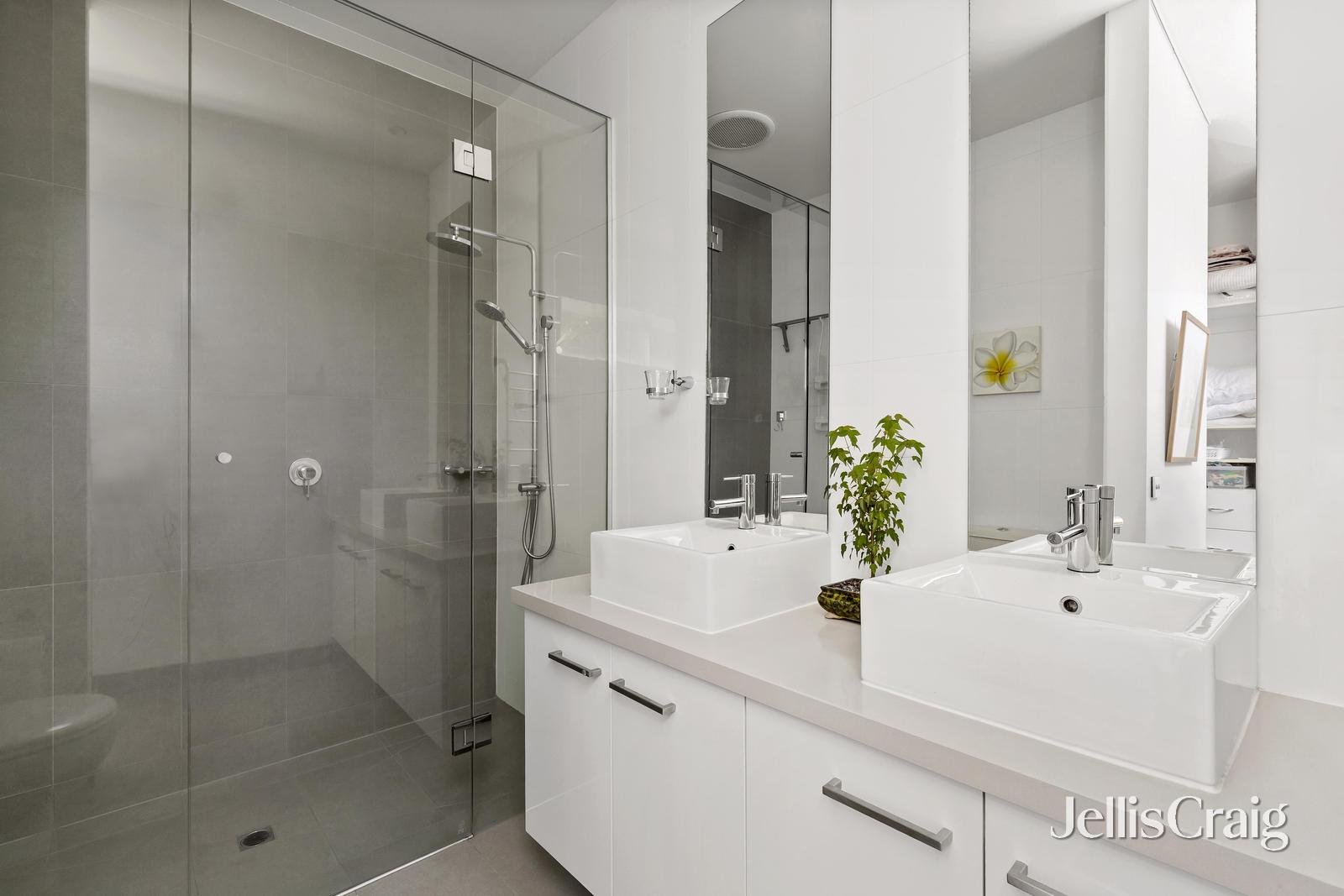 6/4 Beach Road, Beaumaris image 11