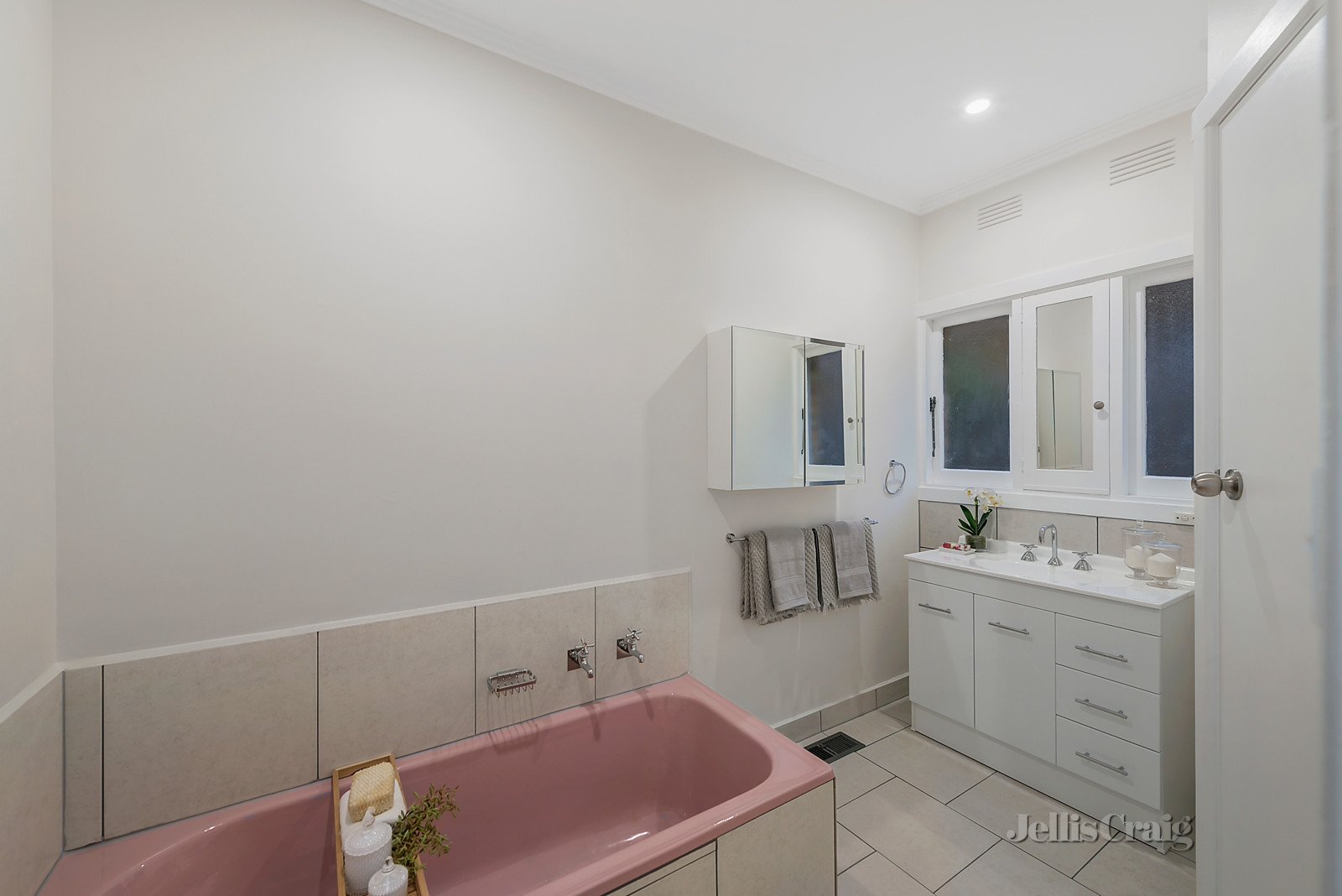 64 Beddoe Avenue, Bentleigh East image 7