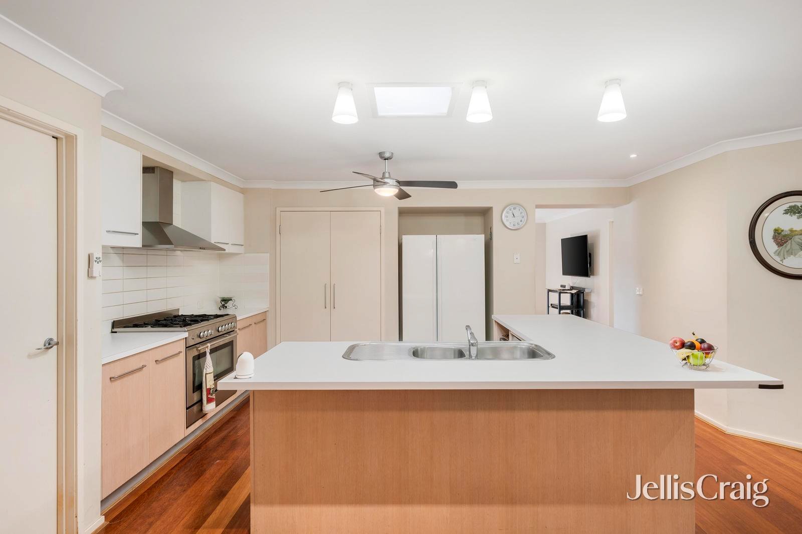 64 Blue Ridge Drive, Mooroolbark image 3