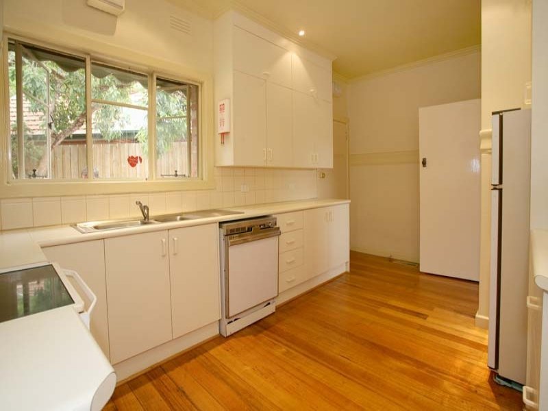 64 Broughton Road, Surrey Hills image 3