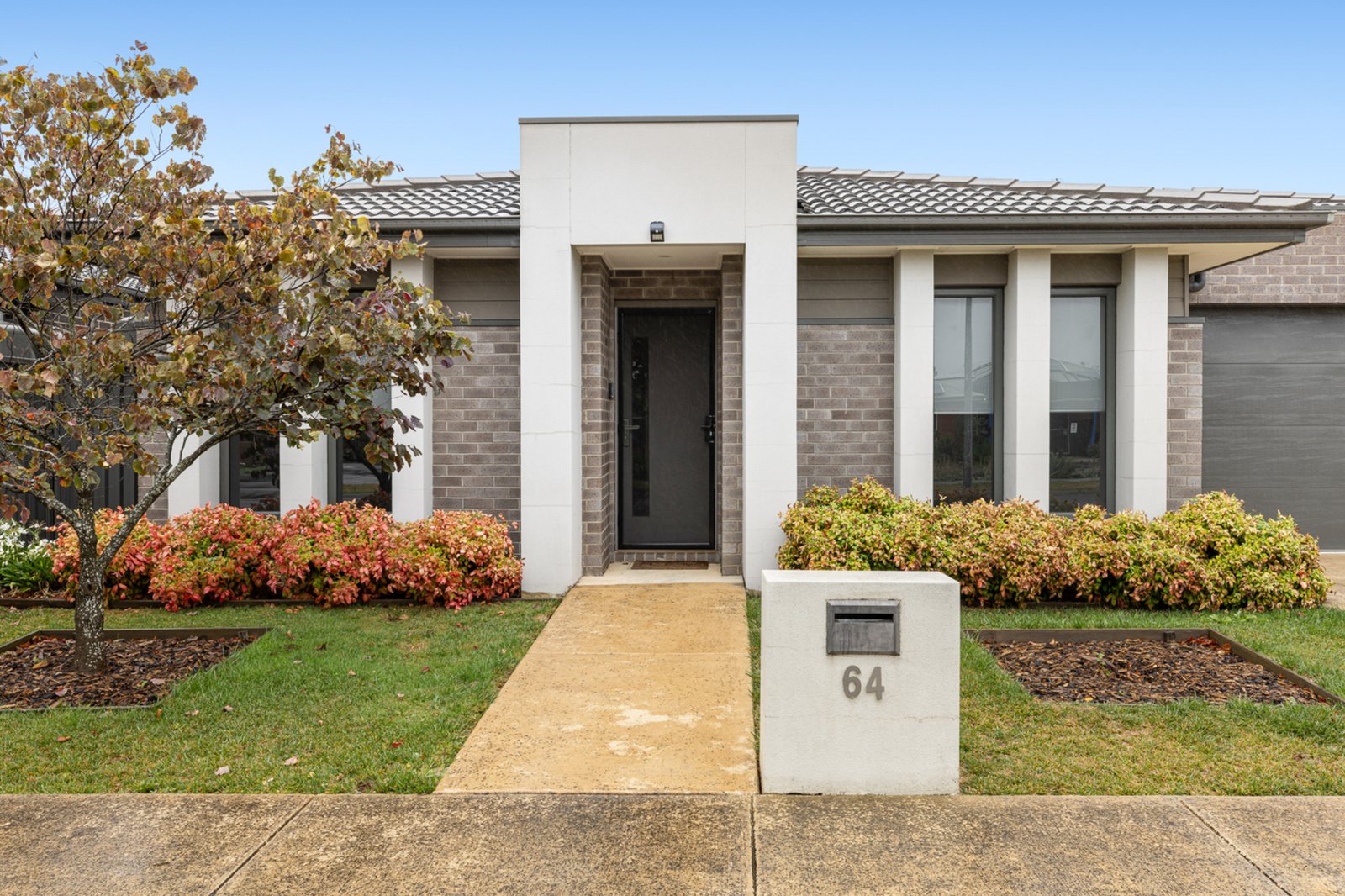 64 Elaine Avenue,
                        
                    
                    
                        
                            Alfredton